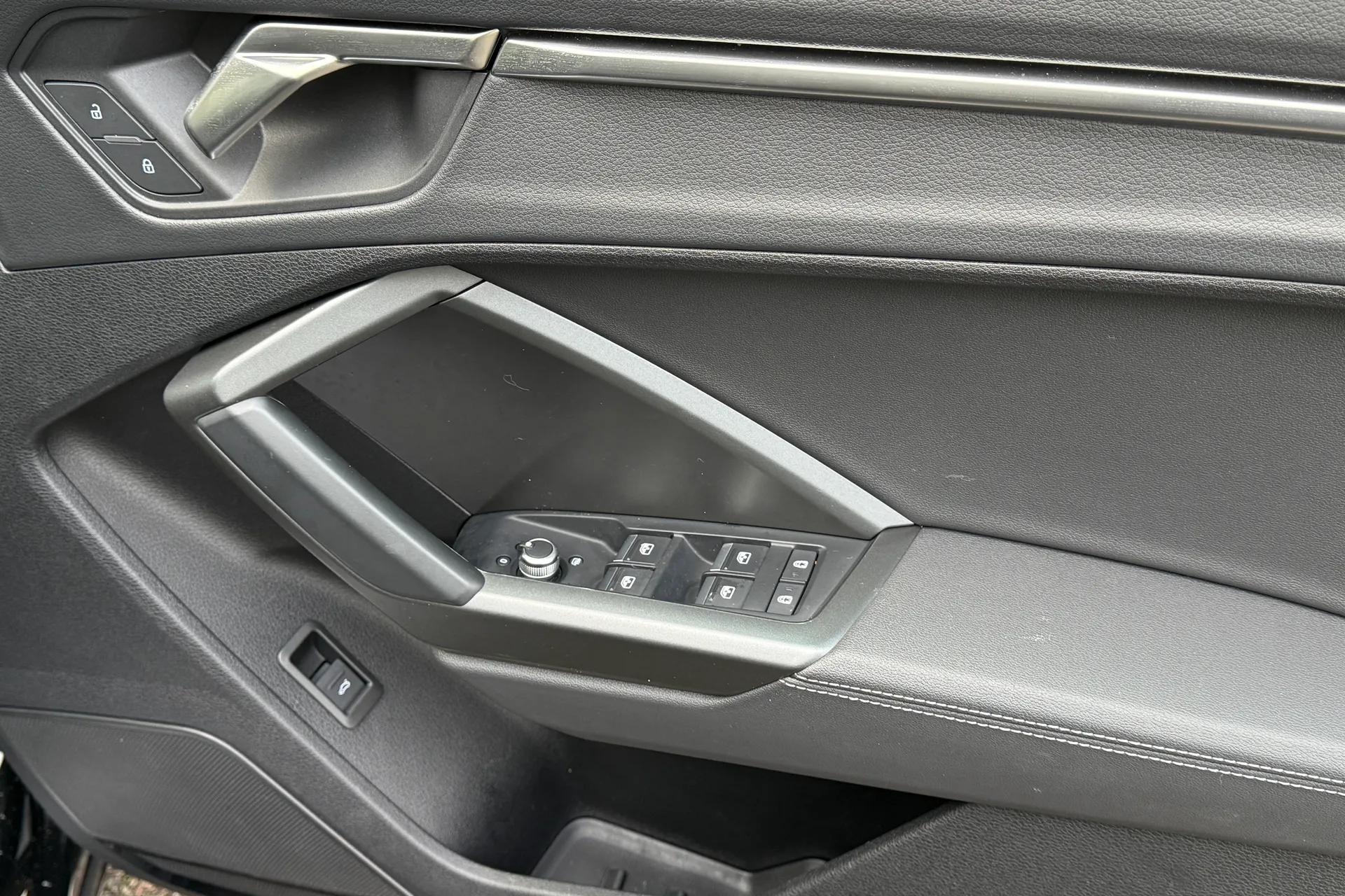 Audi Q3 thumbnail image number 41