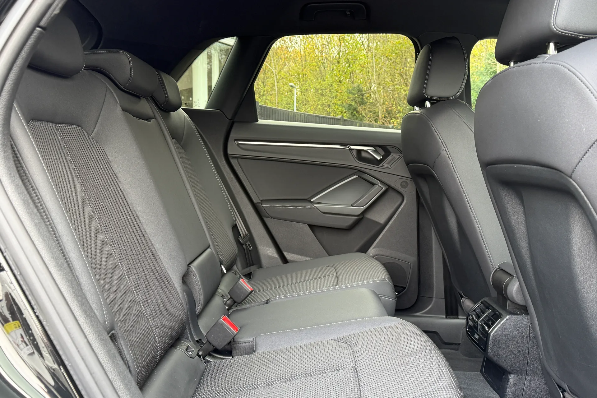 Audi Q3 thumbnail image number 11