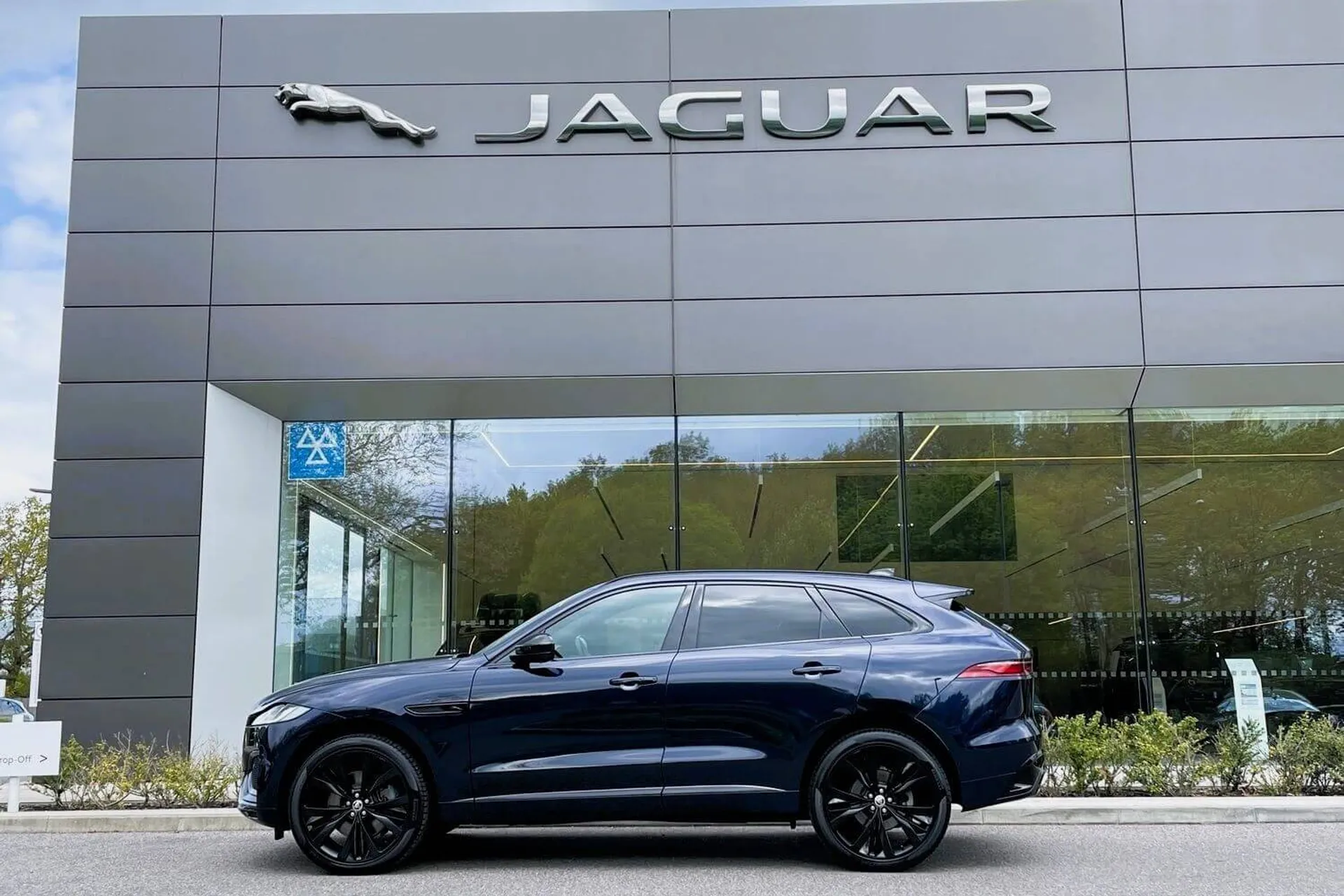 Jaguar F-PACE thumbnail image number 7
