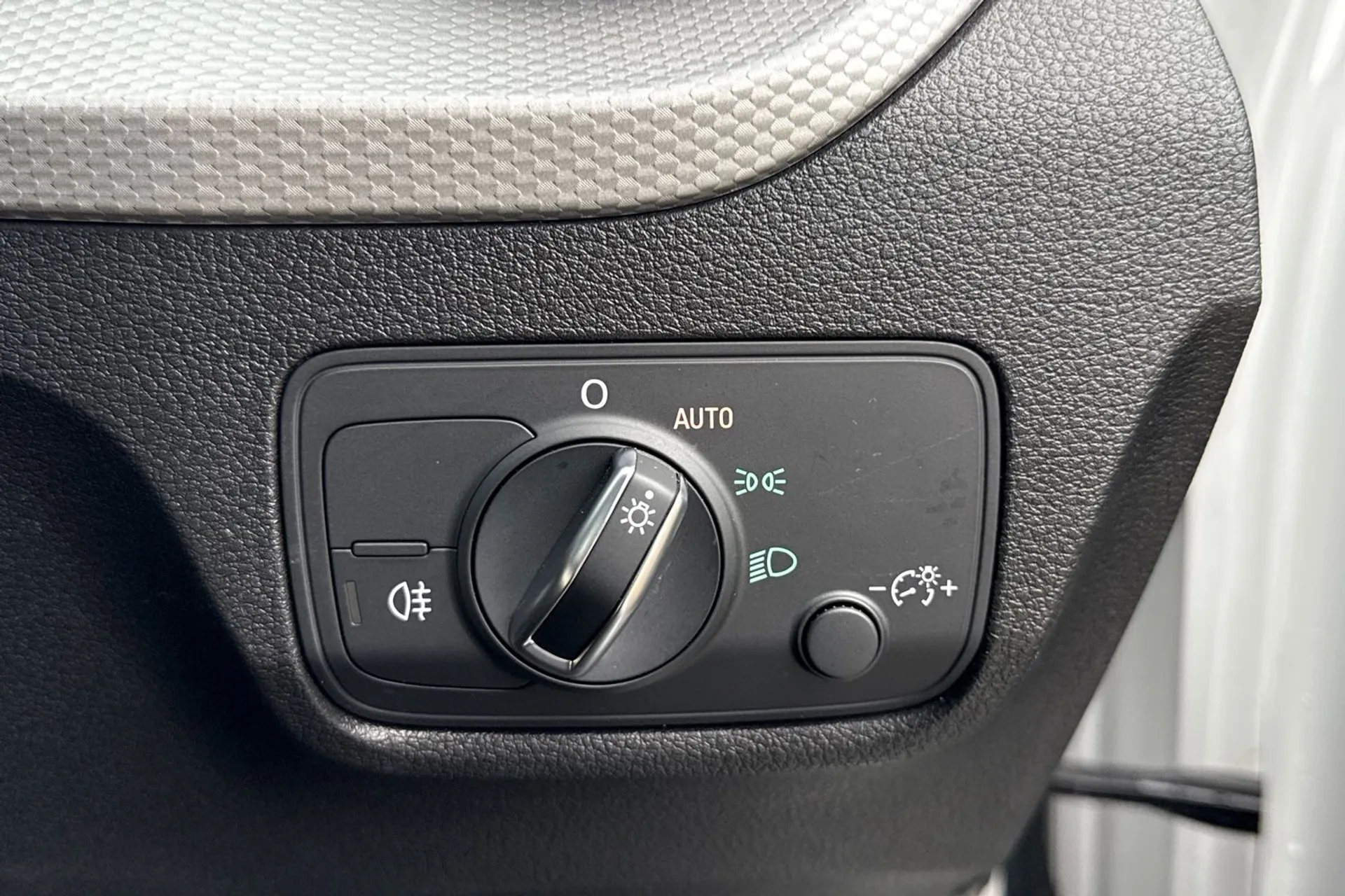 Audi Q2 thumbnail image number 37