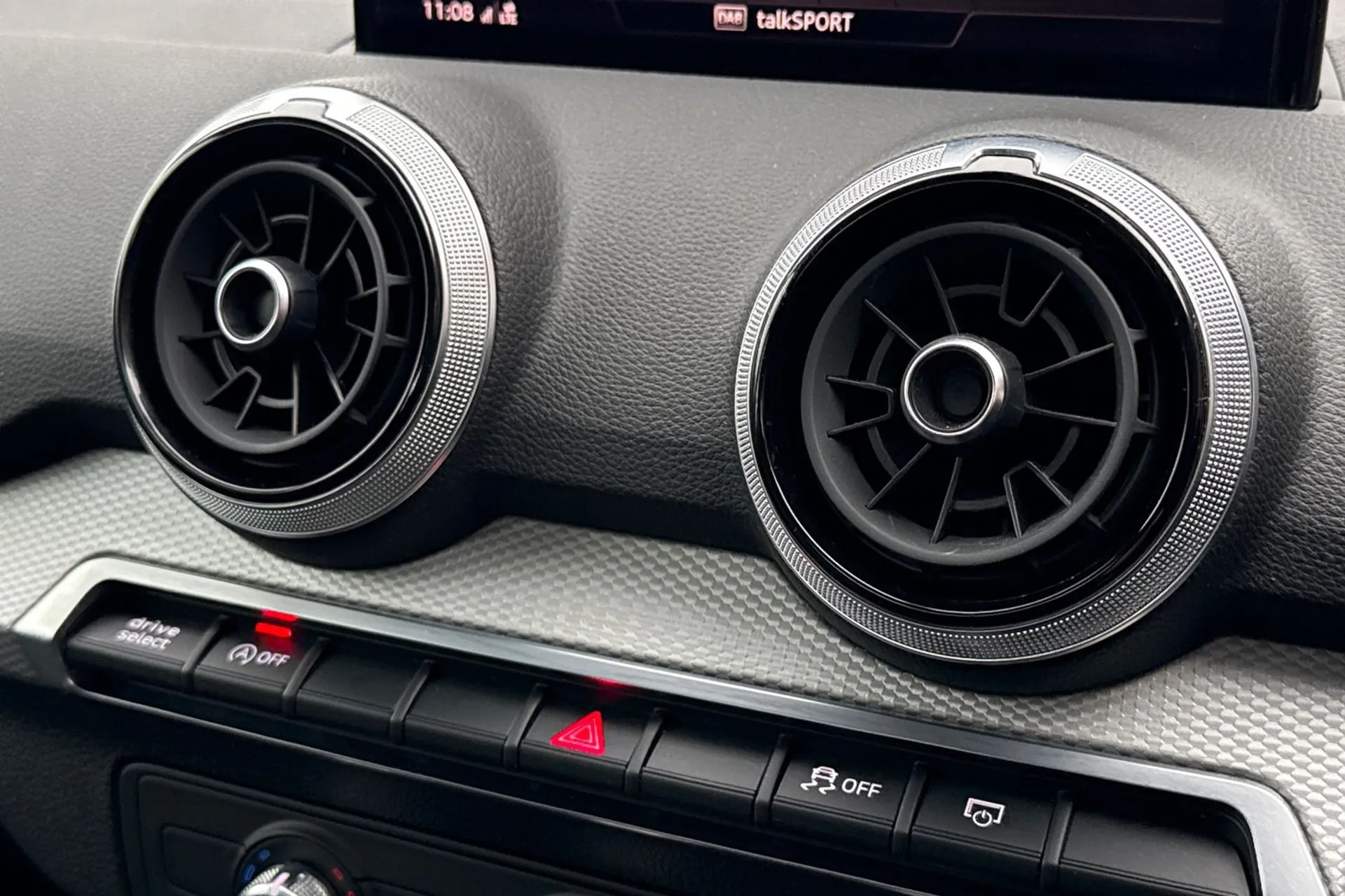 Audi Q2 thumbnail image number 29