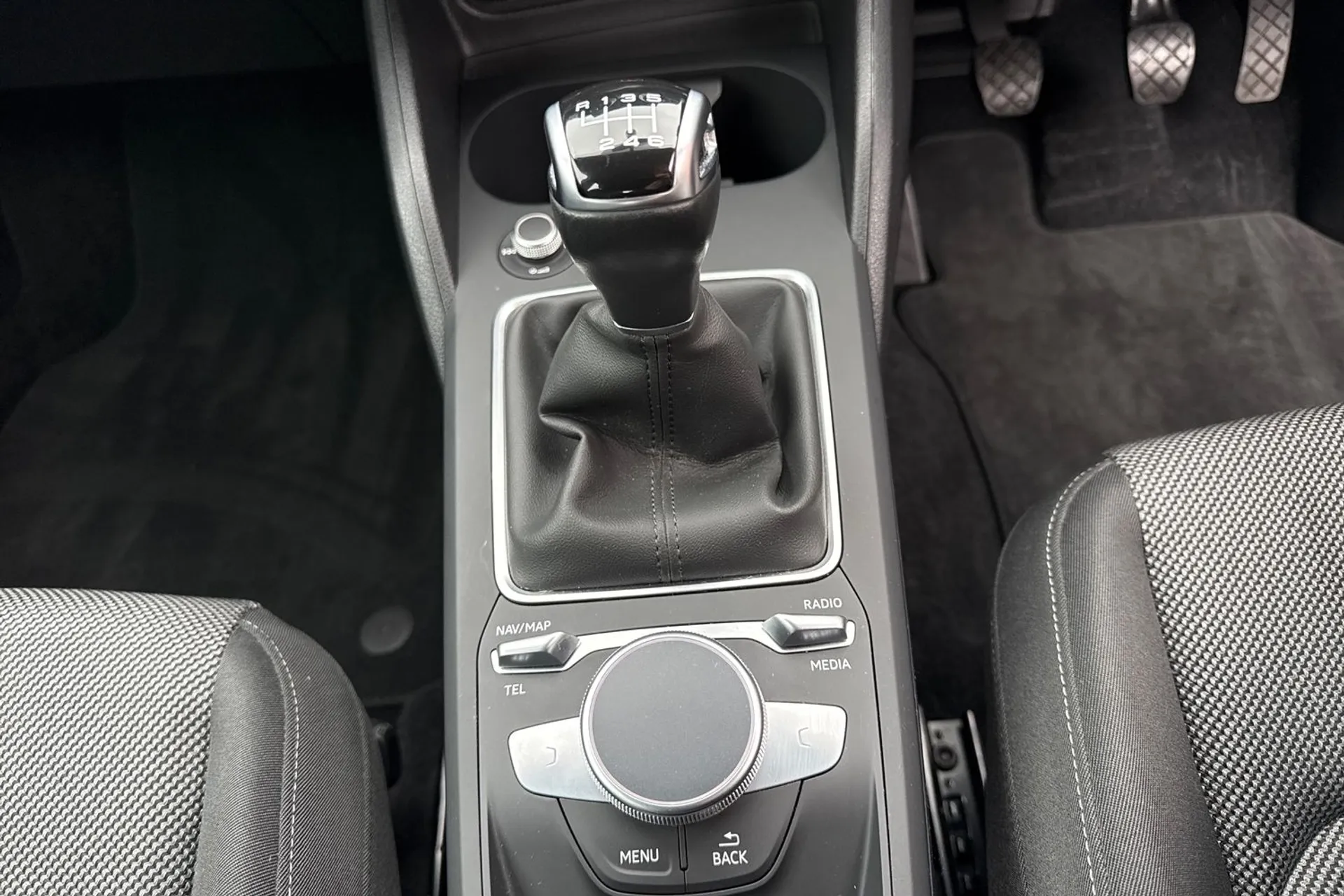 Audi Q2 thumbnail image number 44