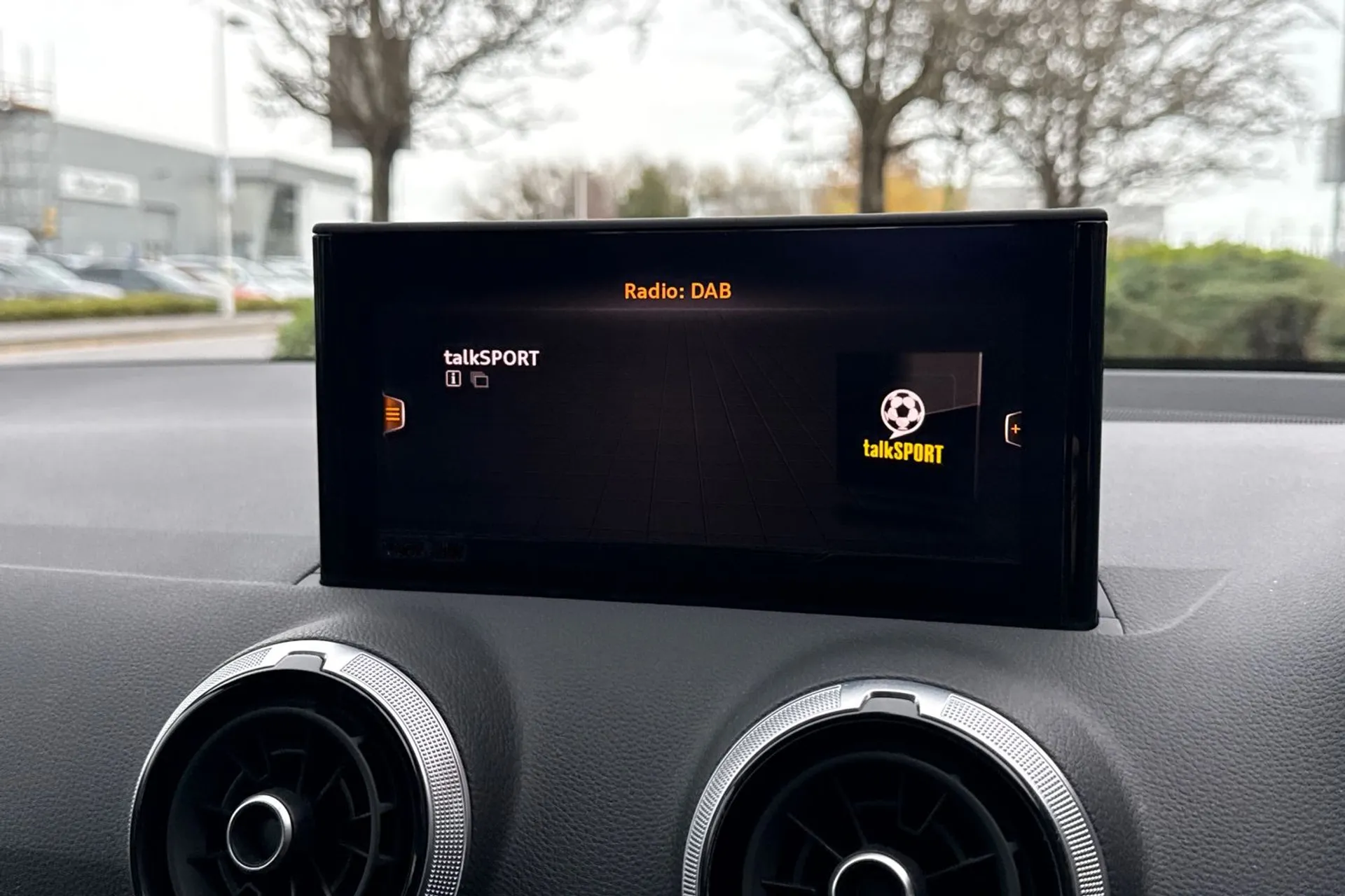 Audi Q2 thumbnail image number 33