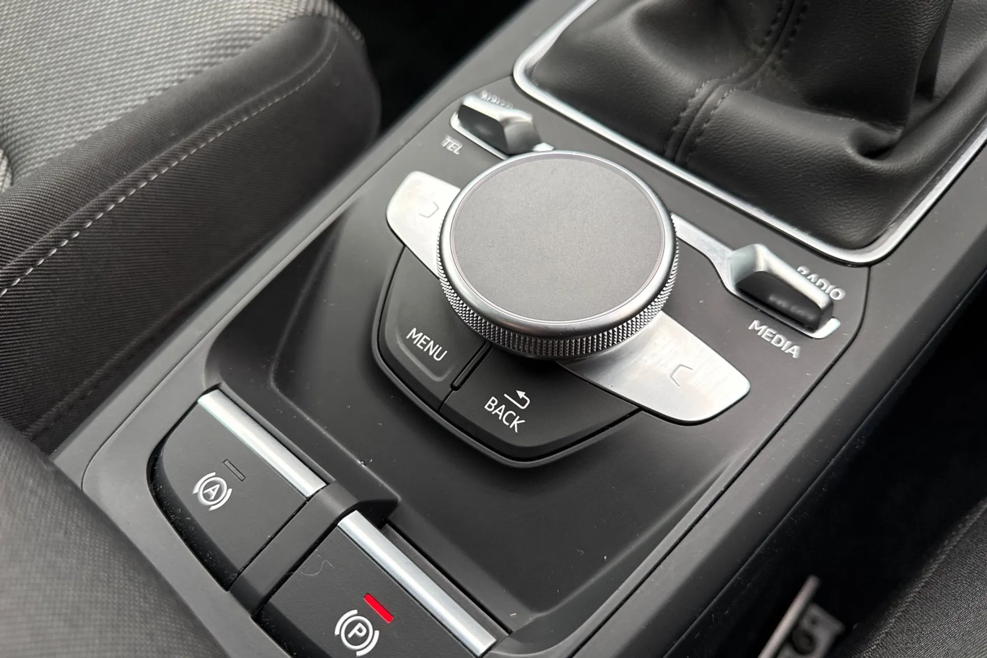 Audi Q2 thumbnail image number 31