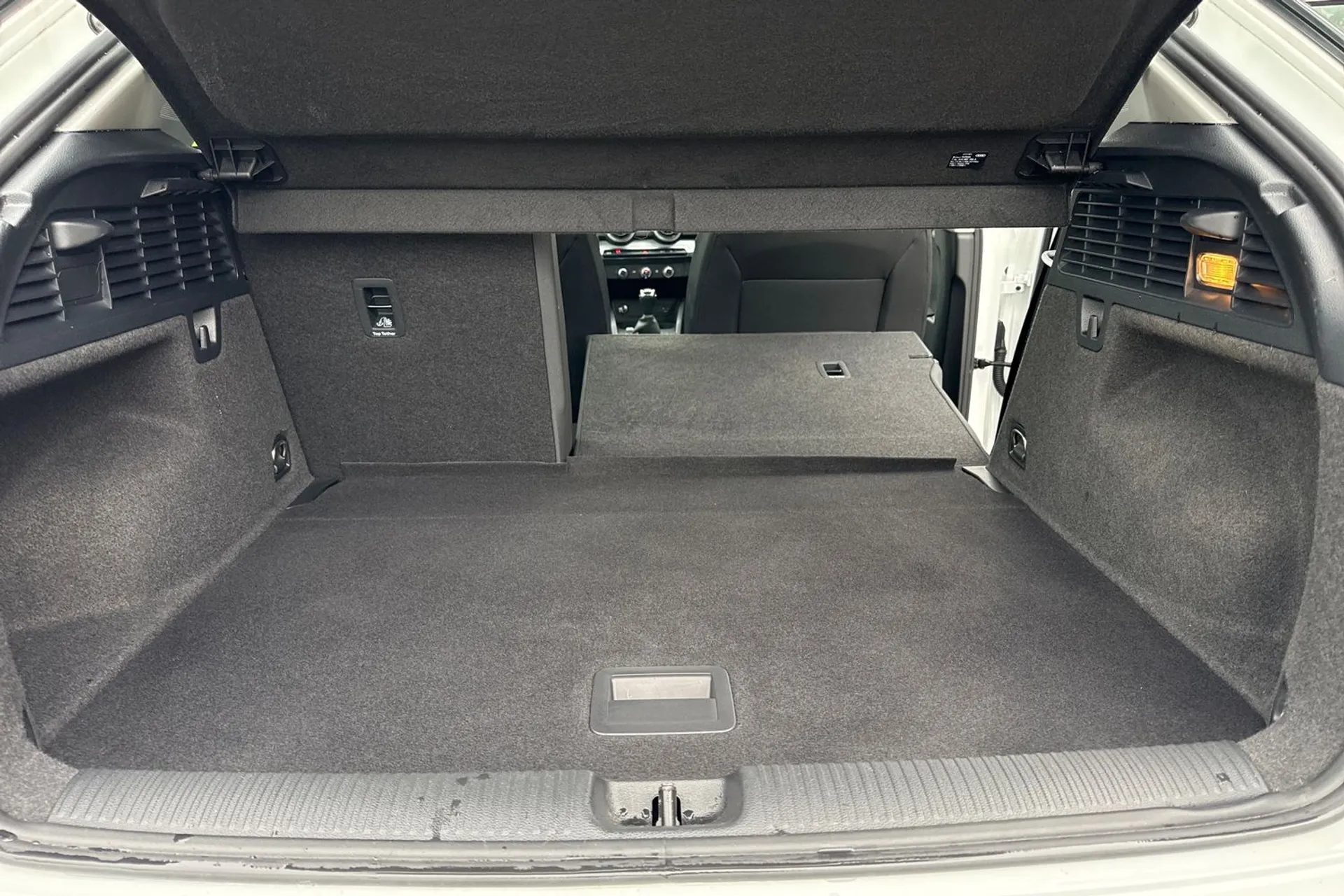 Audi Q2 thumbnail image number 20