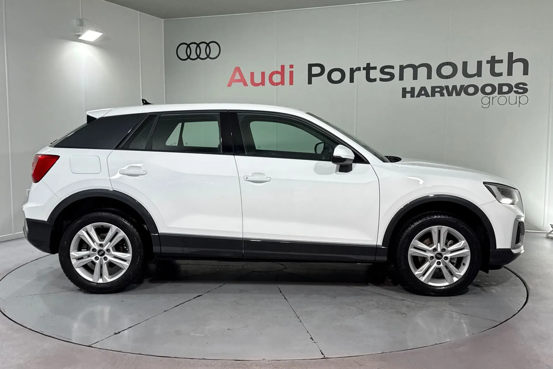 Audi Q2 thumbnail image number 2