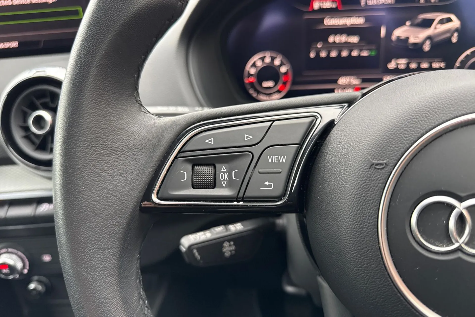 Audi Q2 thumbnail image number 45