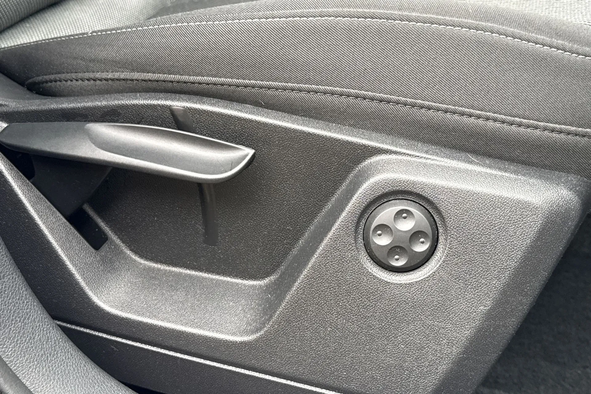 Audi Q2 thumbnail image number 52