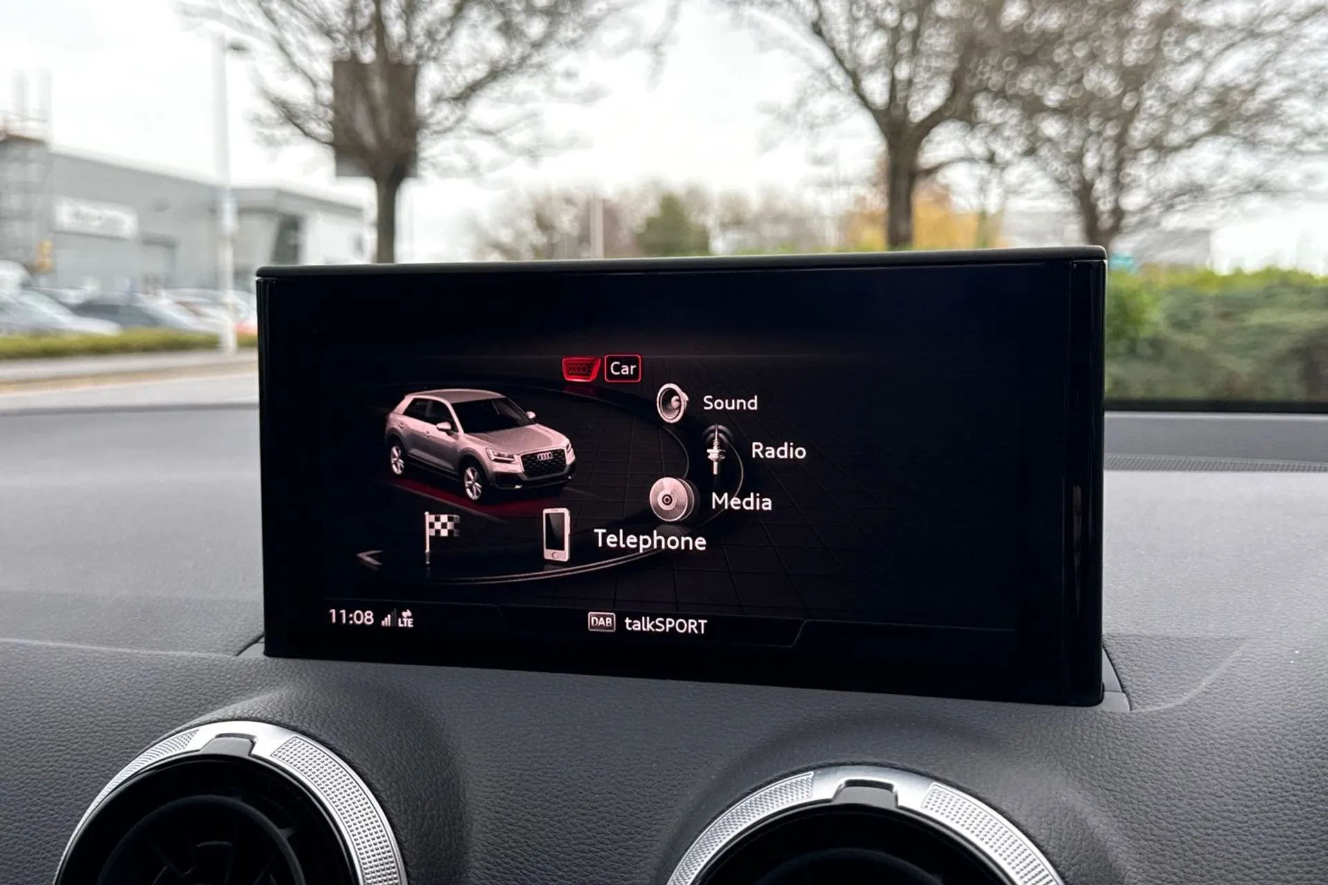 Audi Q2 thumbnail image number 38