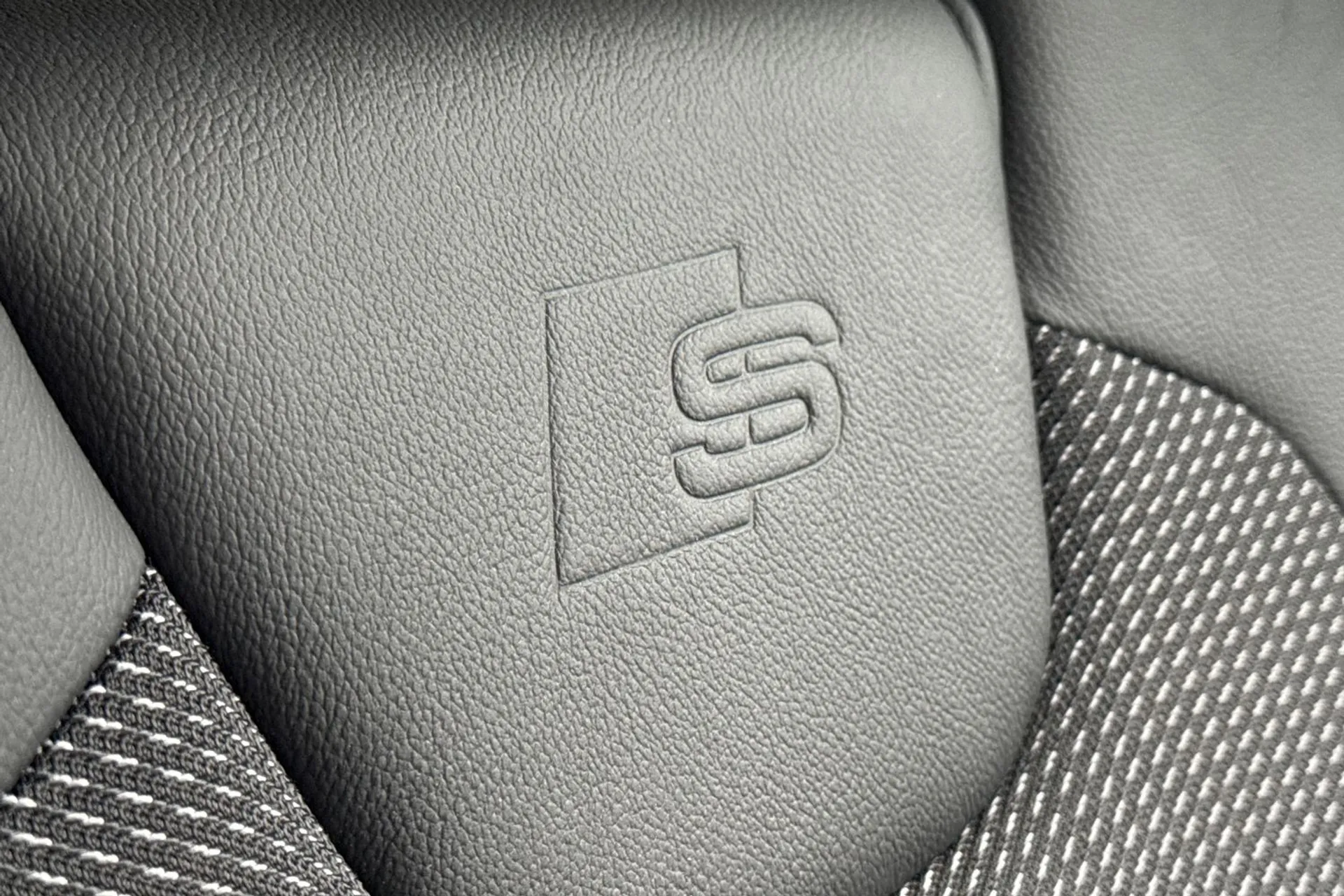 Audi Q2 thumbnail image number 27