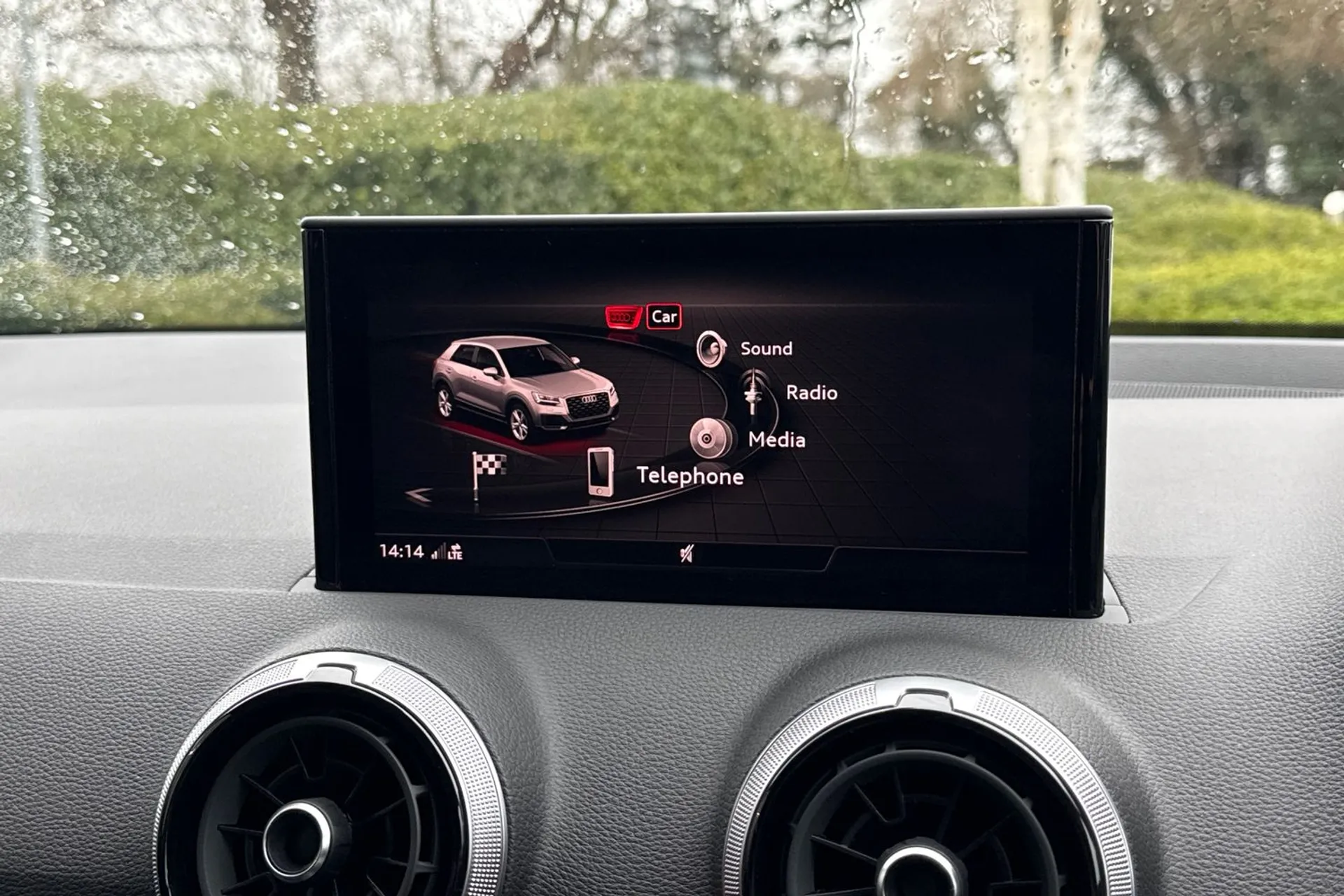 Audi Q2 thumbnail image number 19