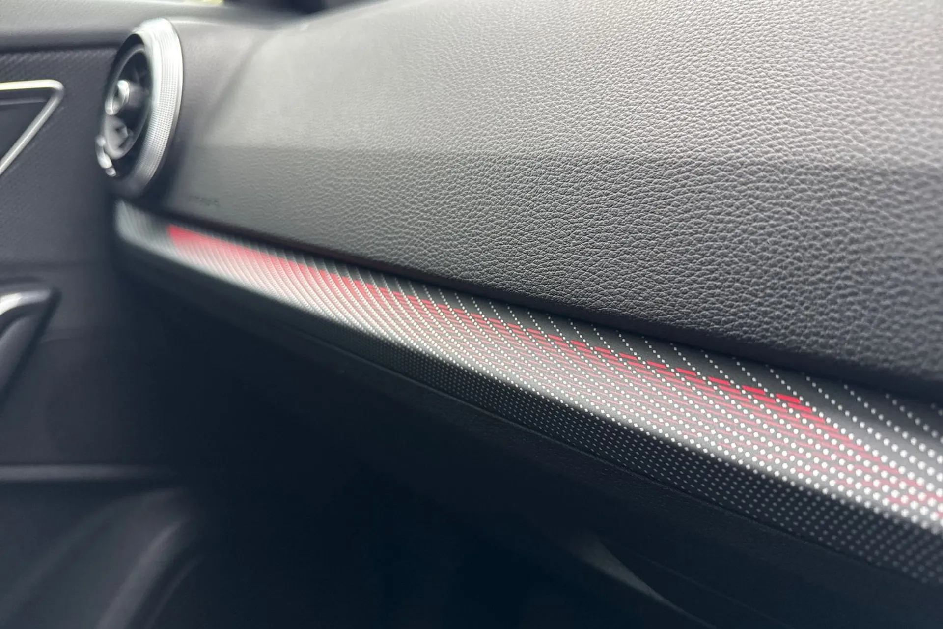 Audi Q2 thumbnail image number 25