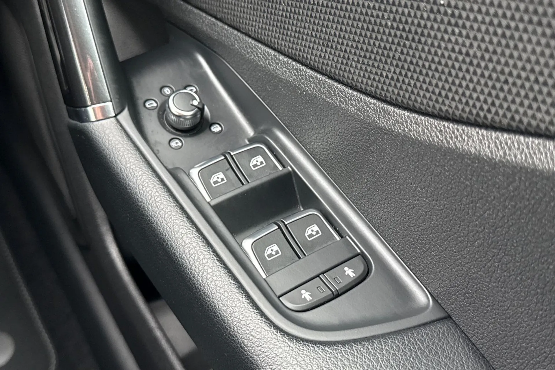 Audi Q2 thumbnail image number 31