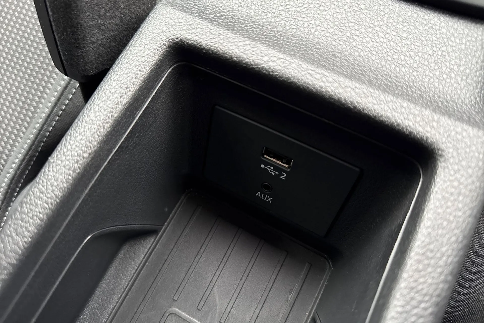 Audi Q2 thumbnail image number 16