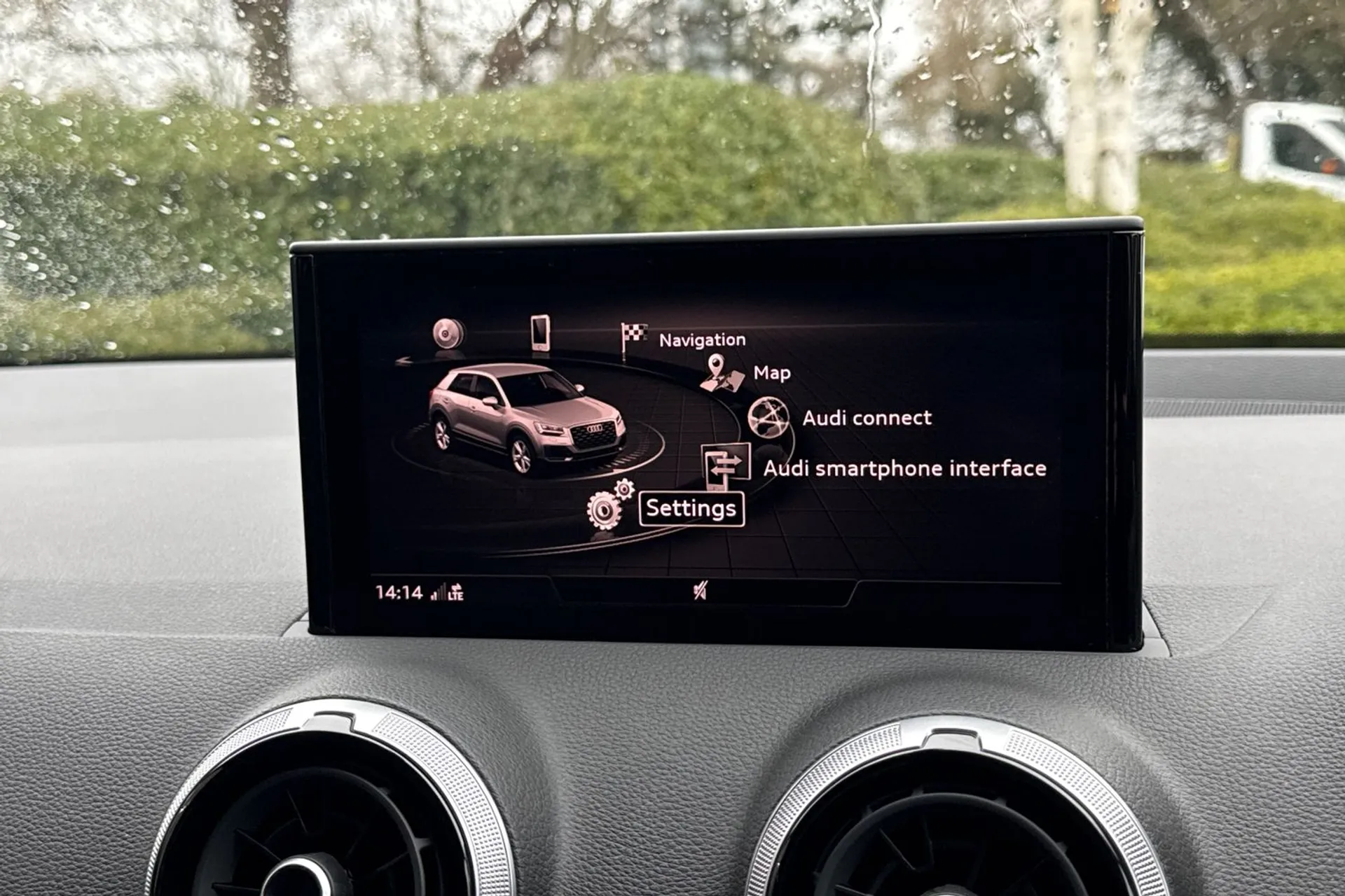 Audi Q2 thumbnail image number 21