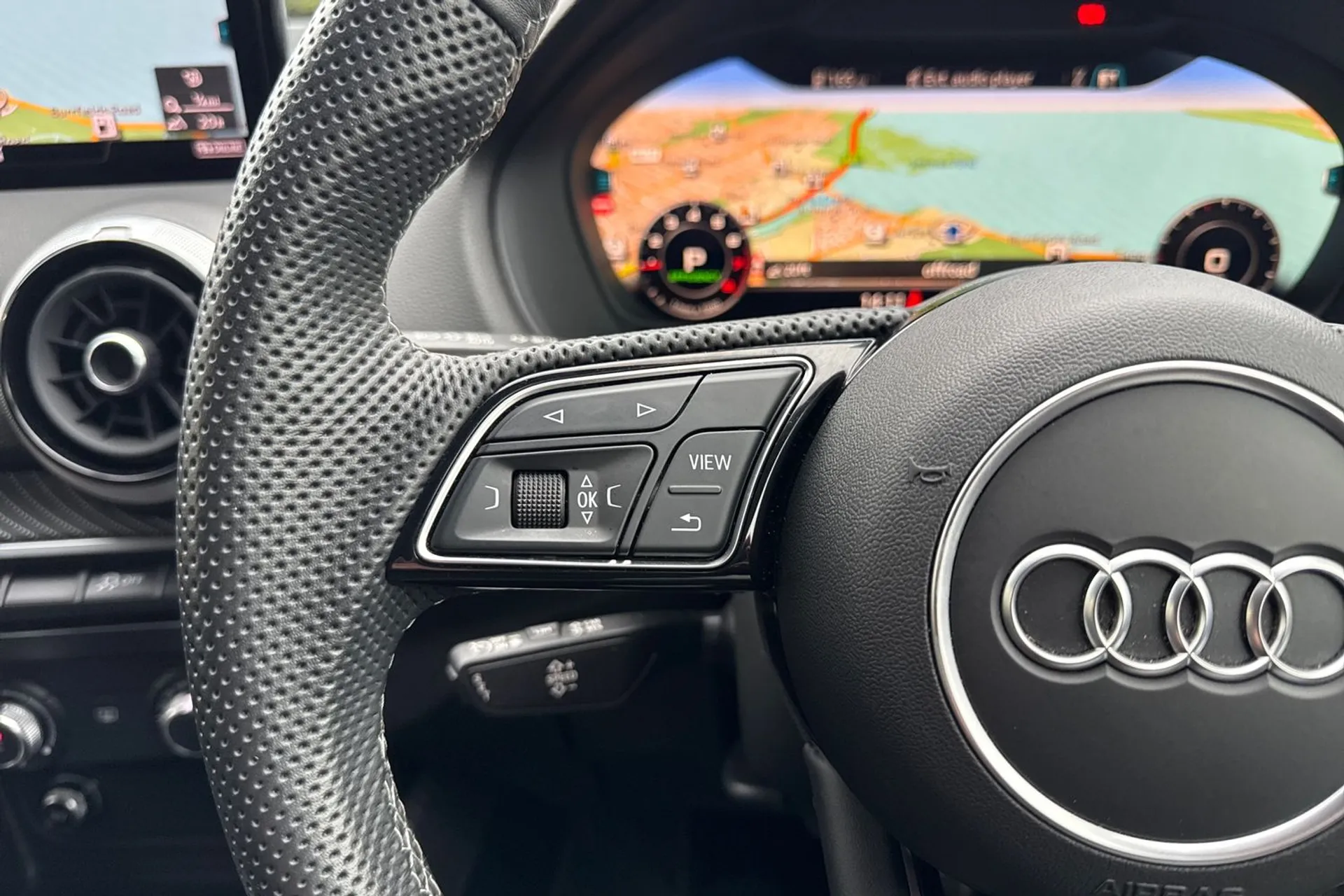 Audi Q2 thumbnail image number 38