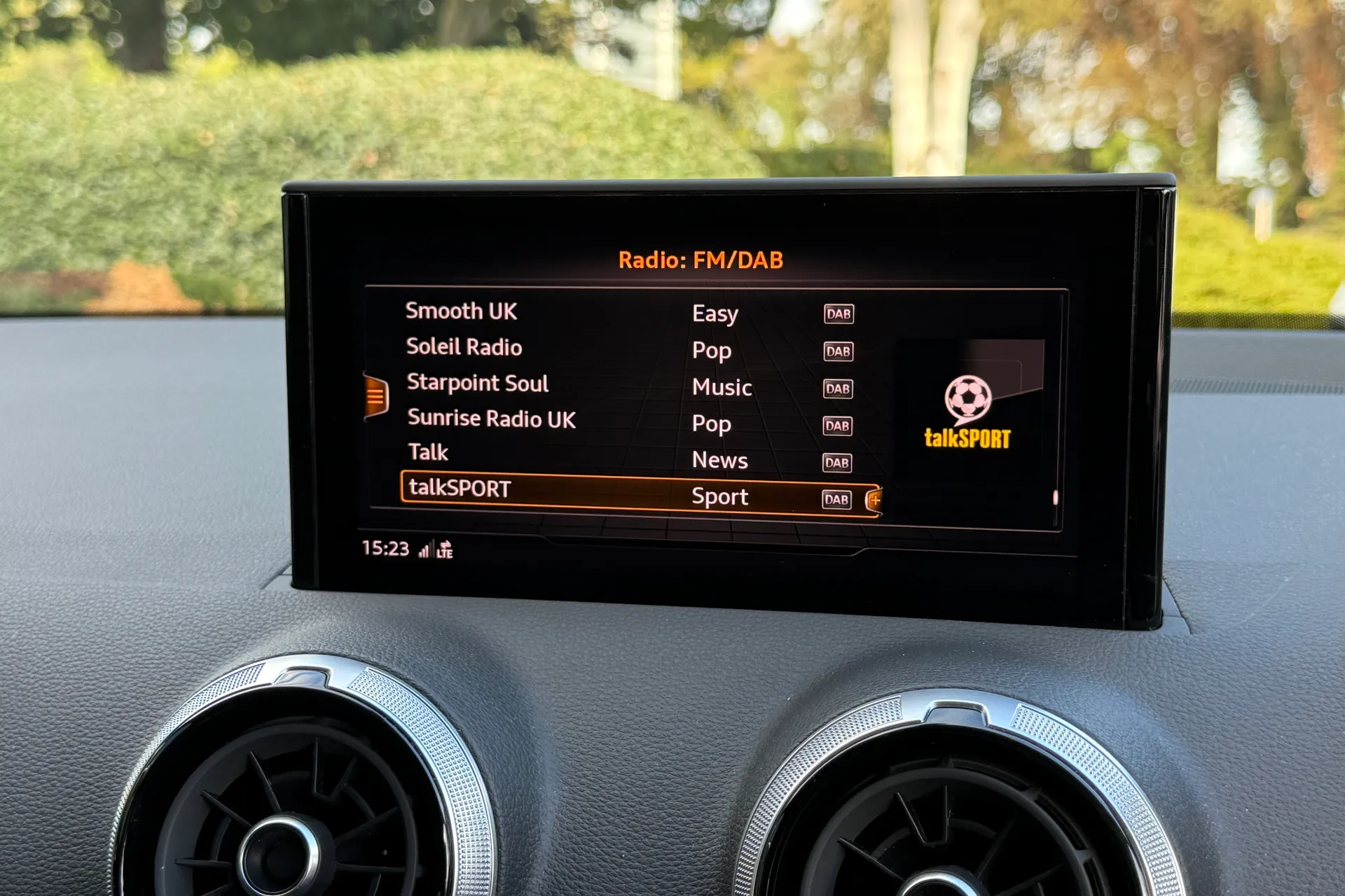 Audi Q2 thumbnail image number 31