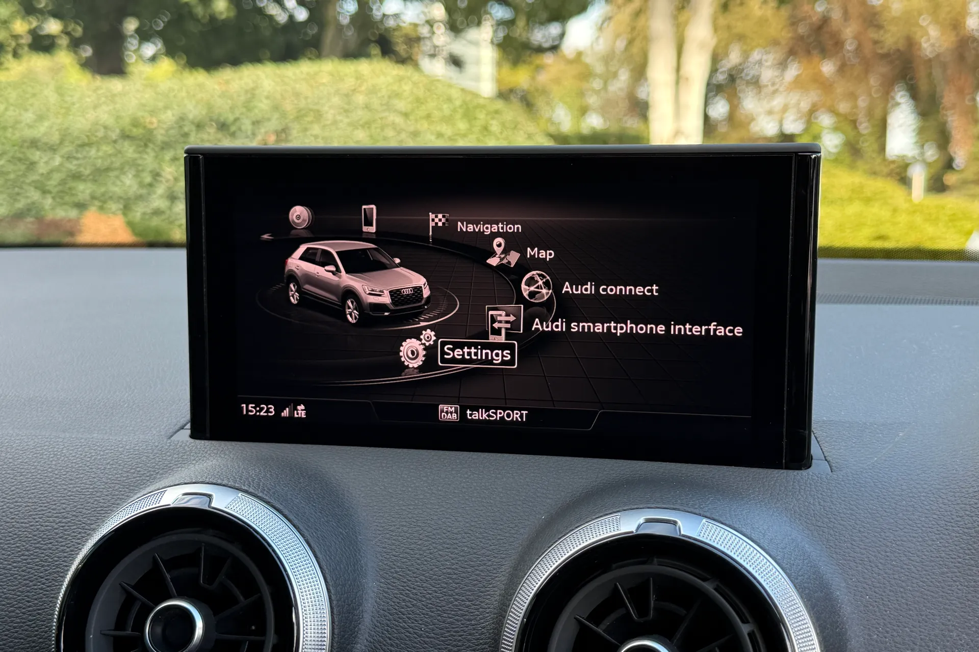 Audi Q2 thumbnail image number 25