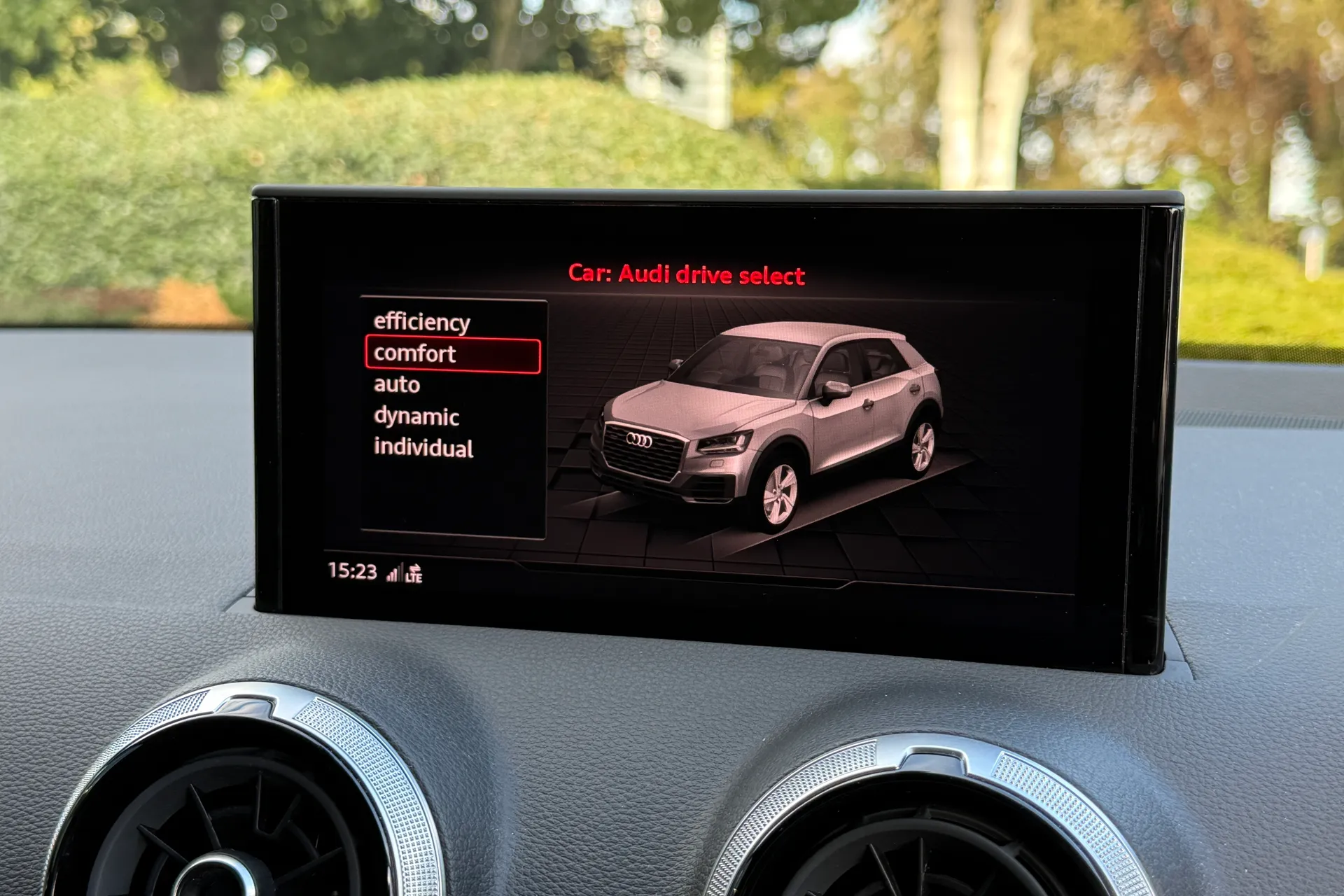 Audi Q2 thumbnail image number 29