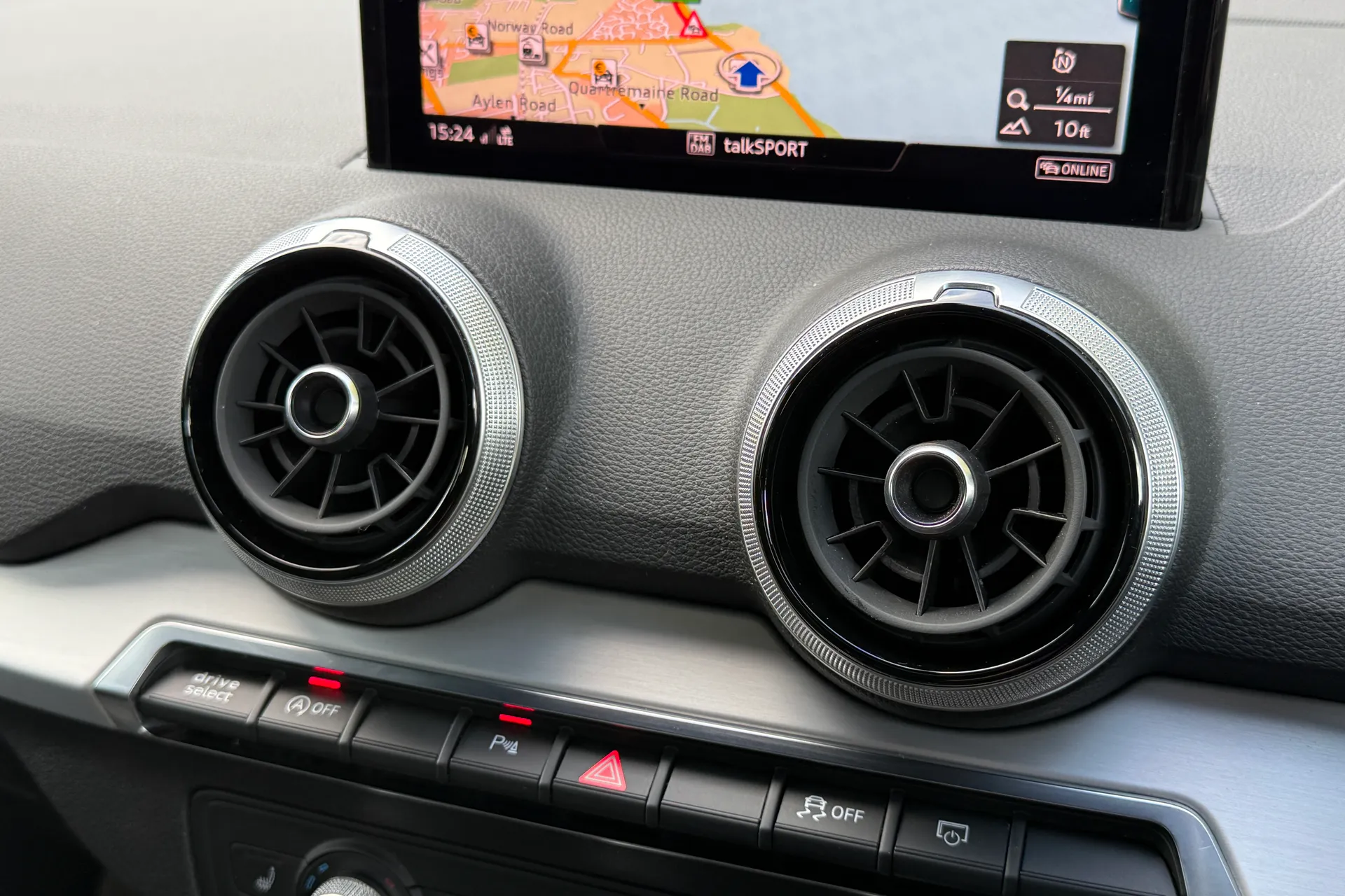 Audi Q2 thumbnail image number 43