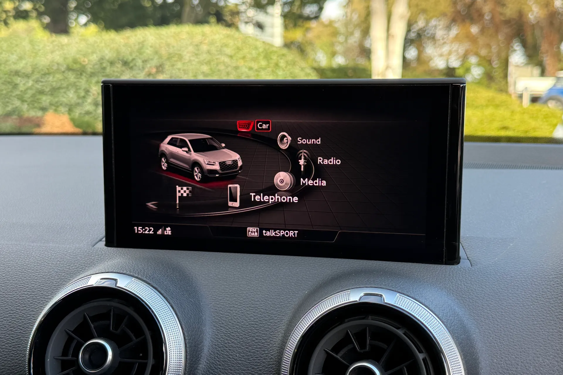 Audi Q2 thumbnail image number 13
