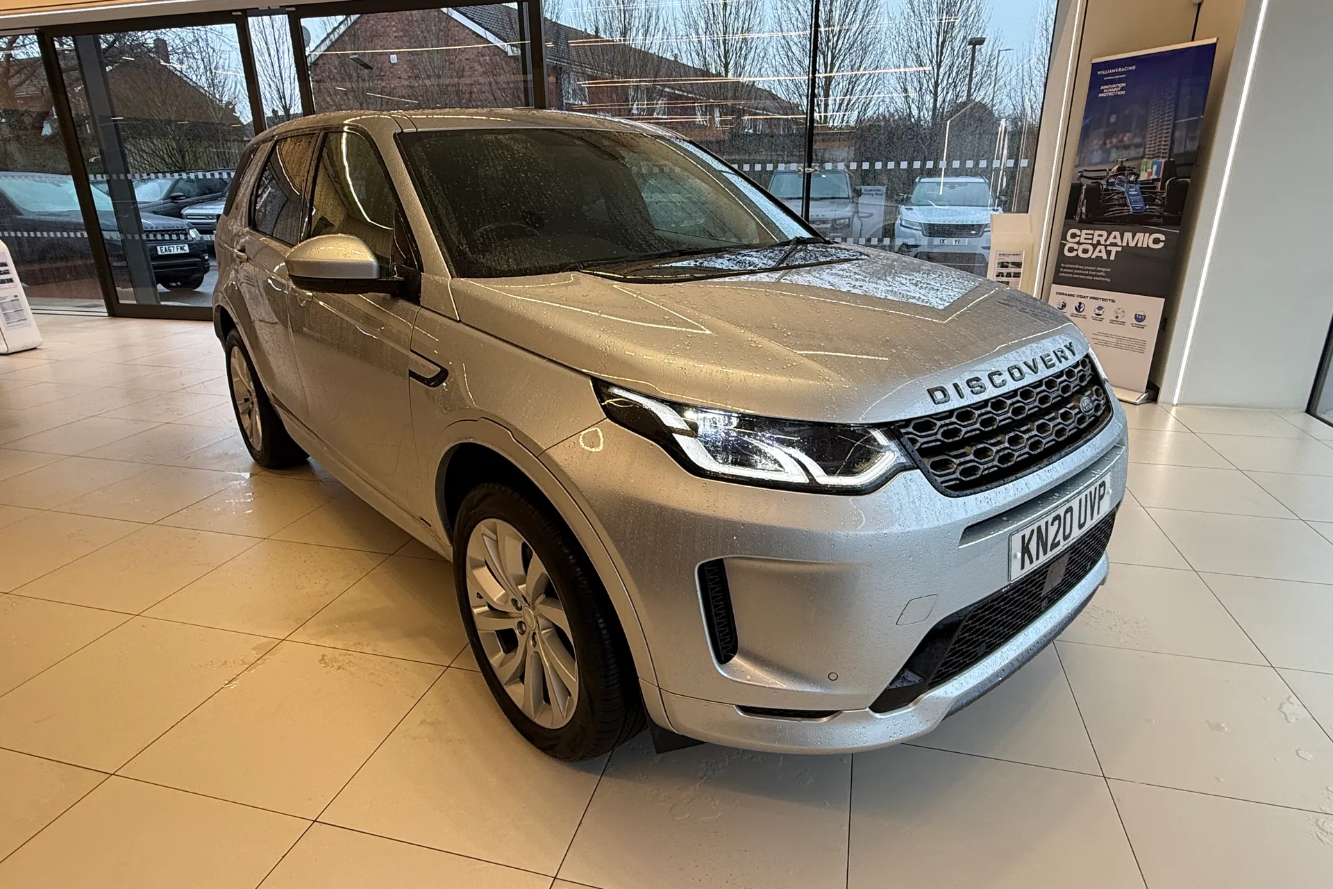 LAND ROVER DISCOVERY SPORT focused image