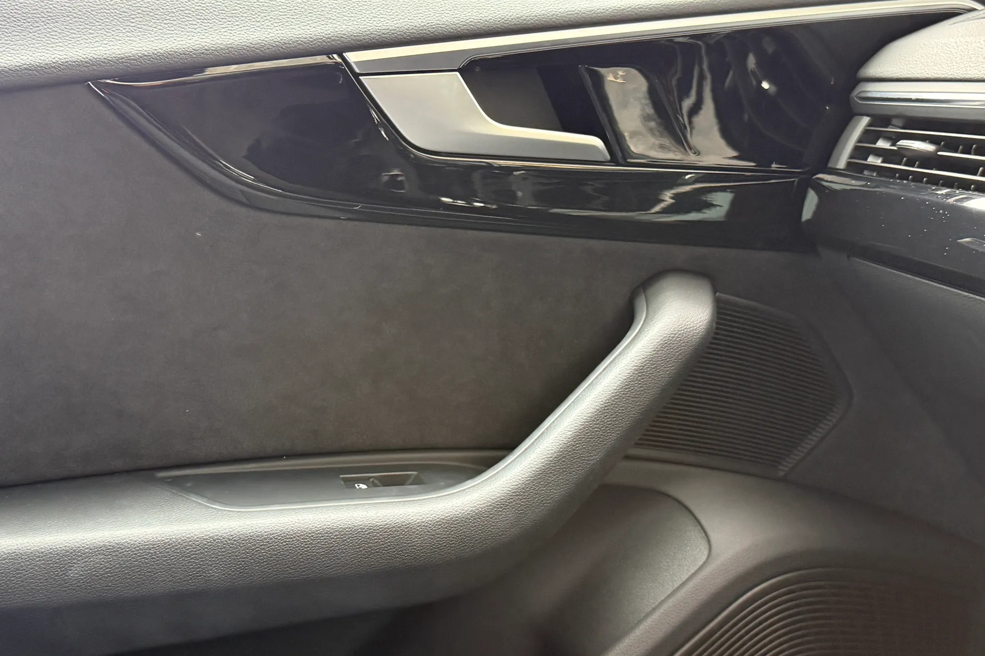 Audi A5 thumbnail image number 35