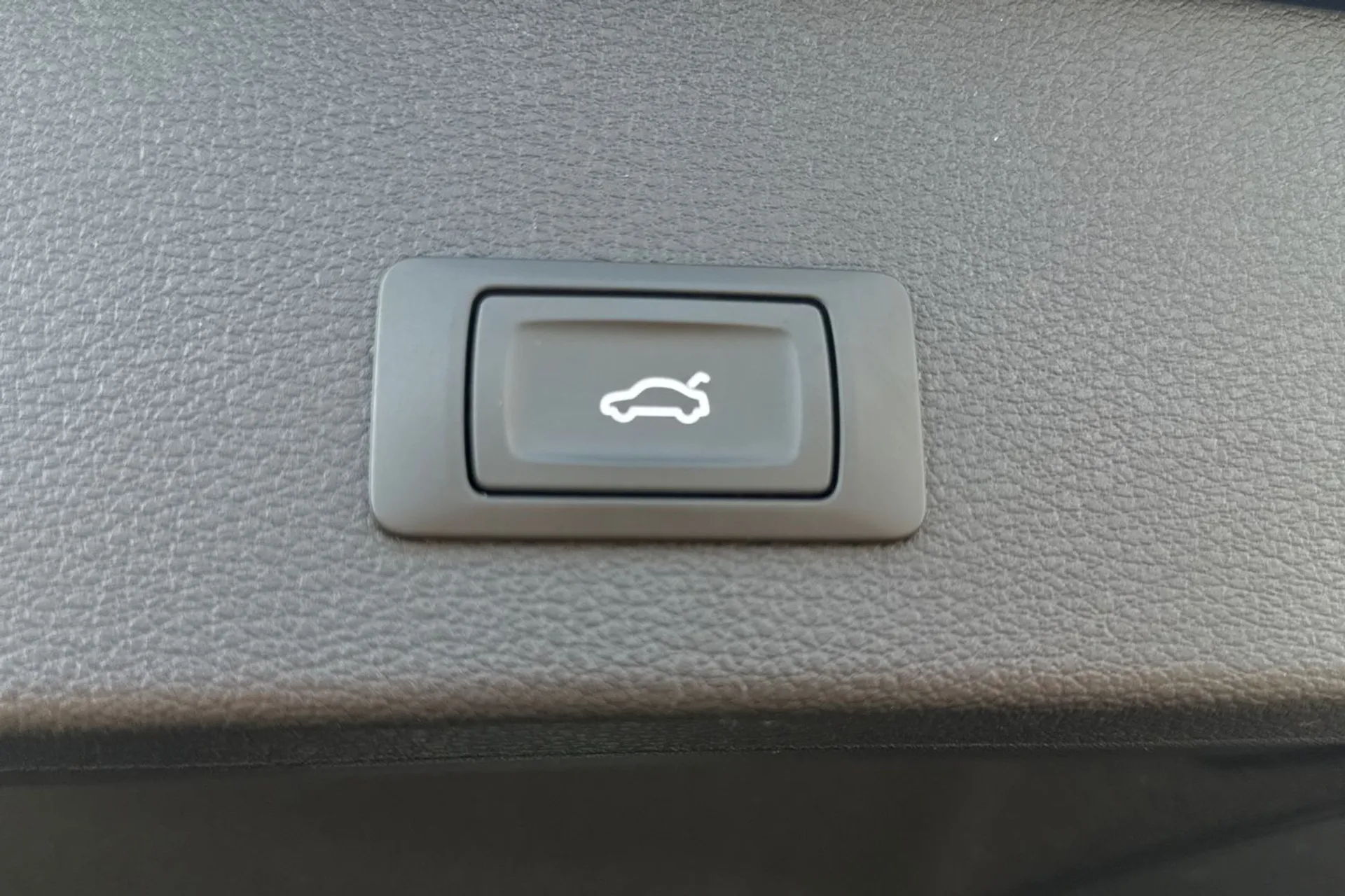 Audi Q2 thumbnail image number 18