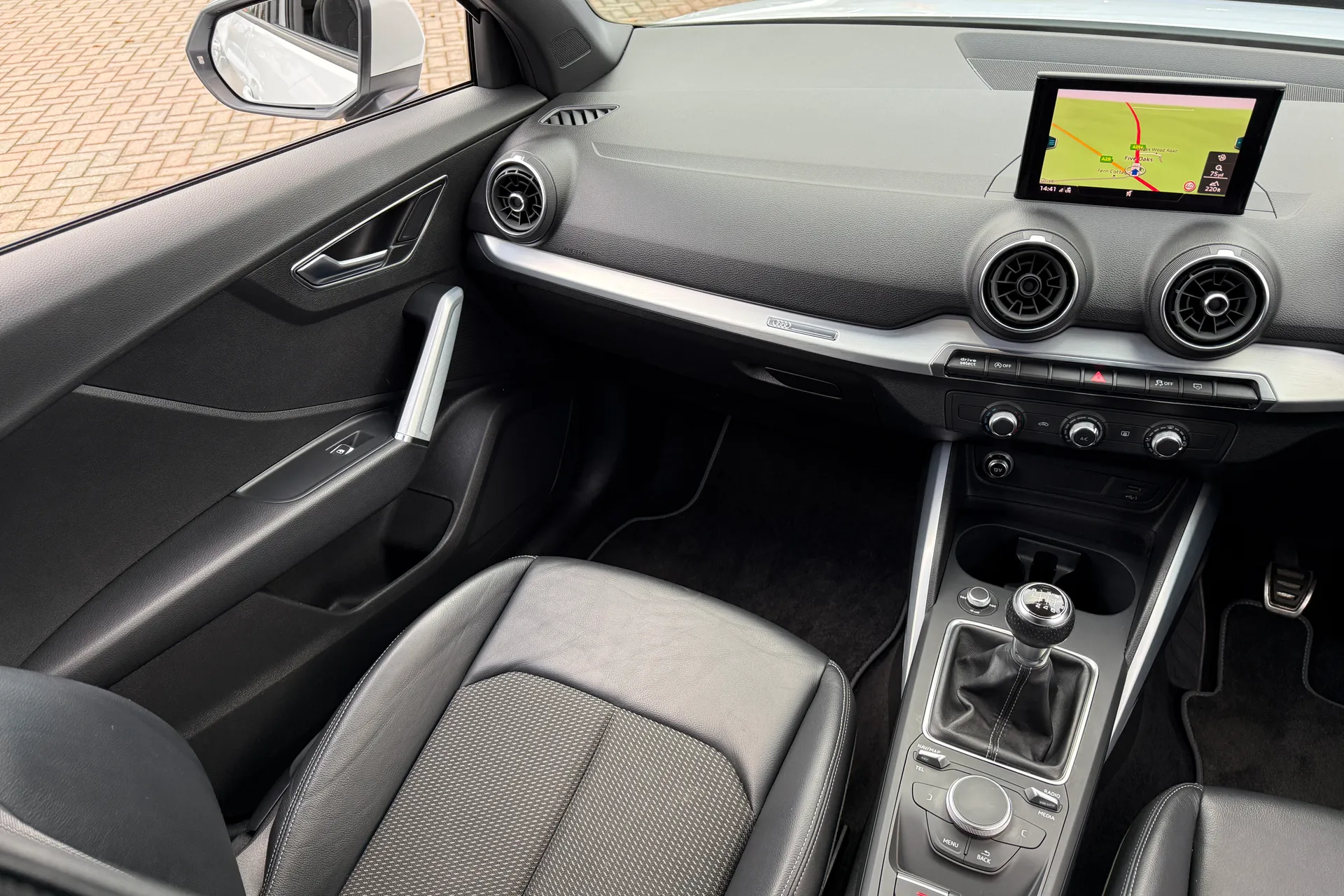 Audi Q2 thumbnail image number 33