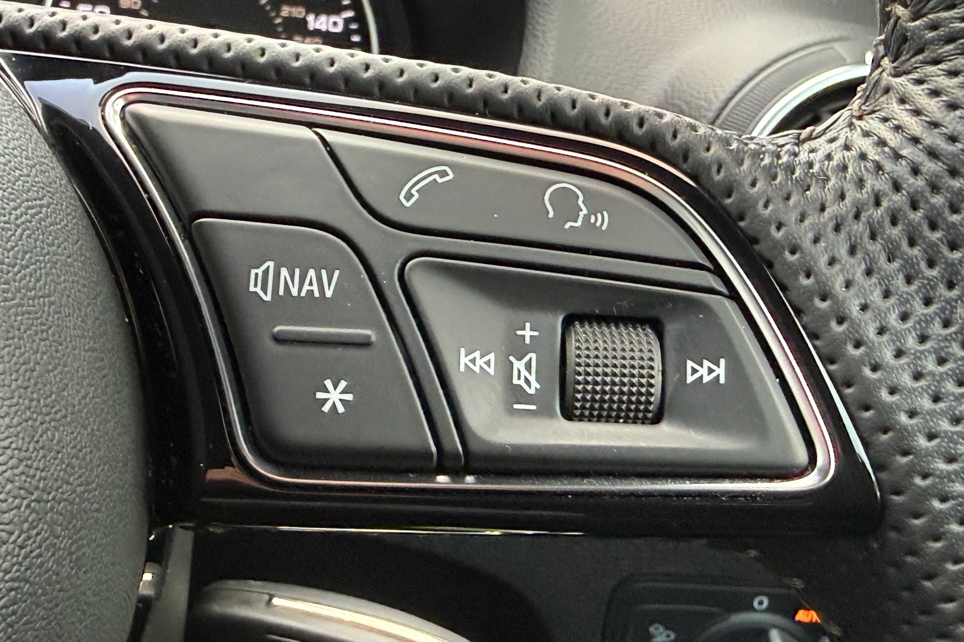 Audi Q2 thumbnail image number 17