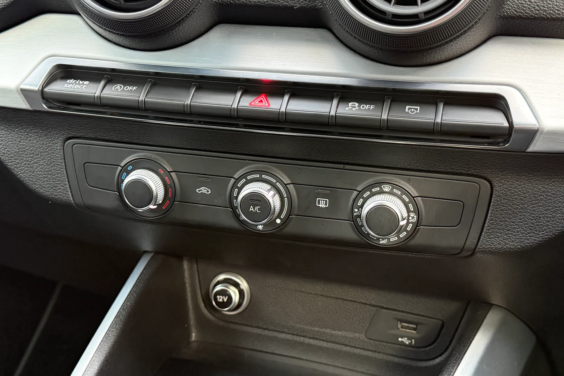 Audi Q2 thumbnail image number 12