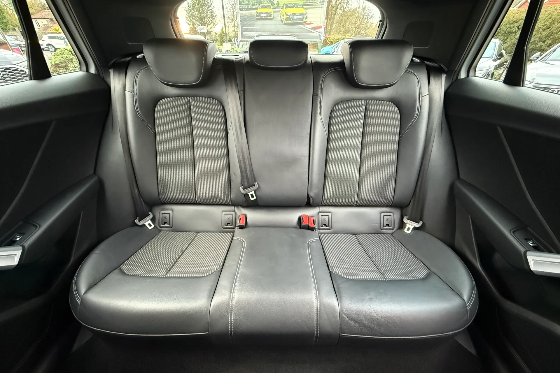 Audi Q2 thumbnail image number 32