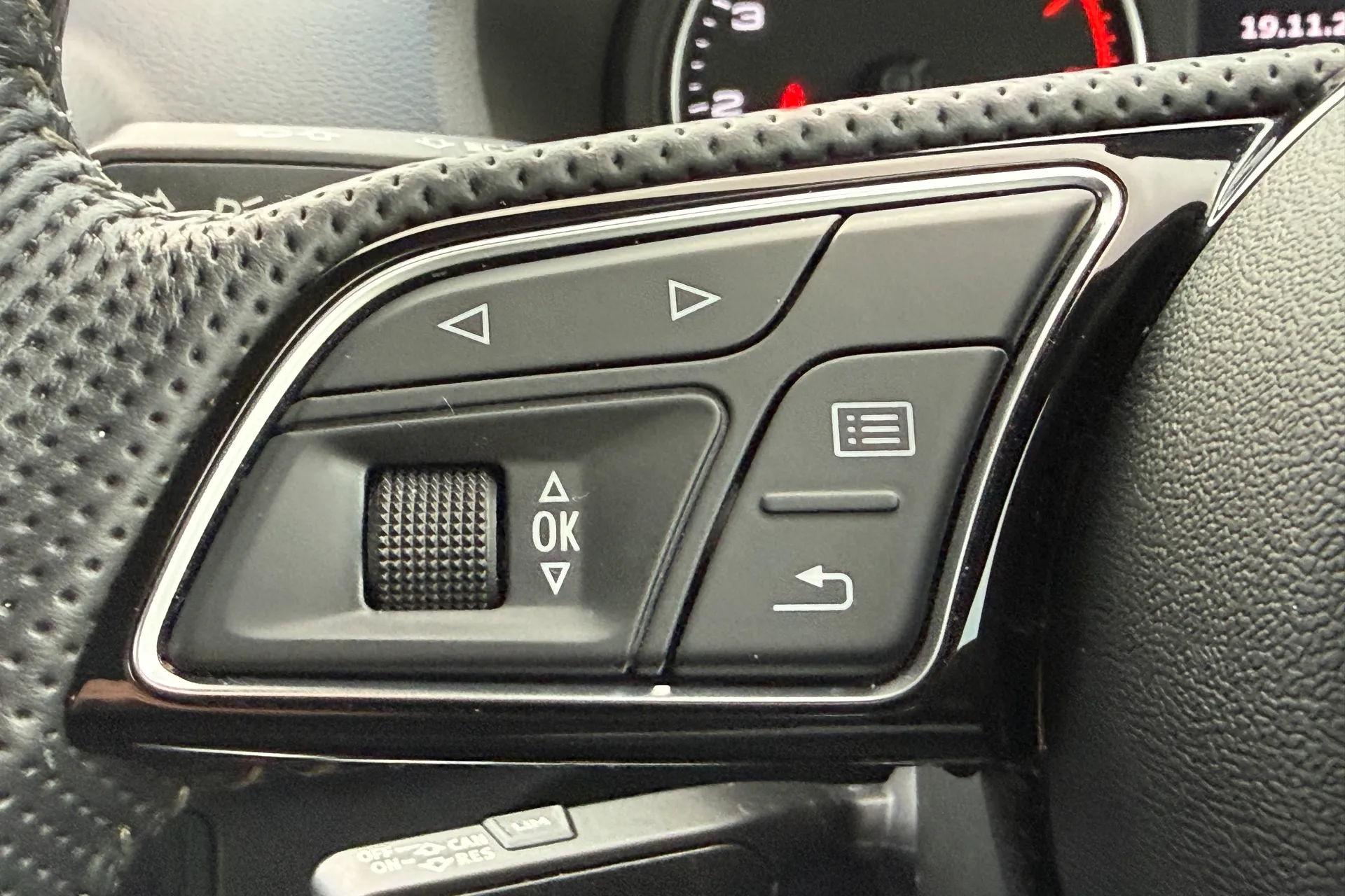 Audi Q2 thumbnail image number 16