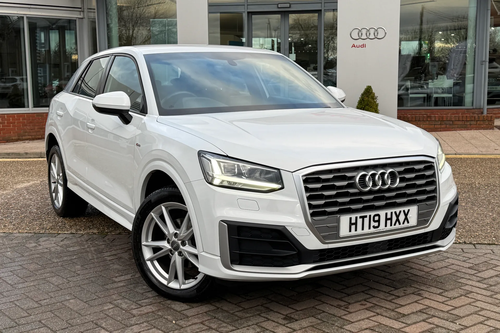 Audi Q2 thumbnail image number 19