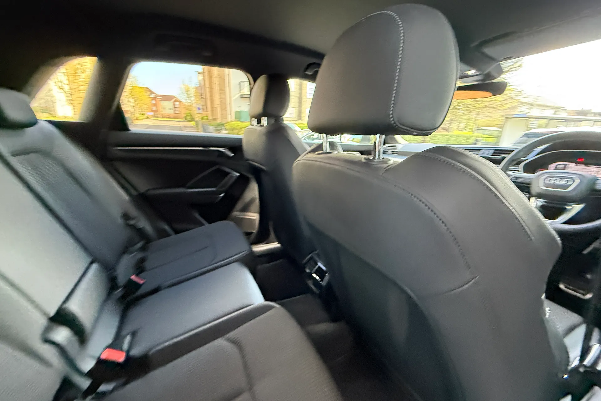 Audi Q3 thumbnail image number 38