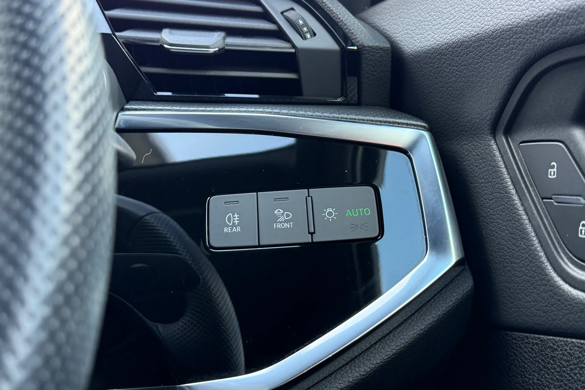 Audi Q3 thumbnail image number 30