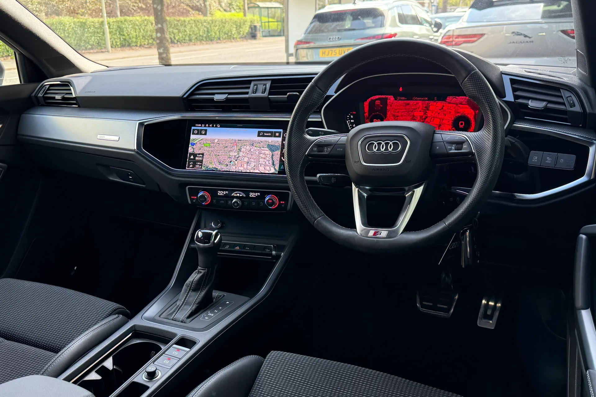 Audi Q3 thumbnail image number 36