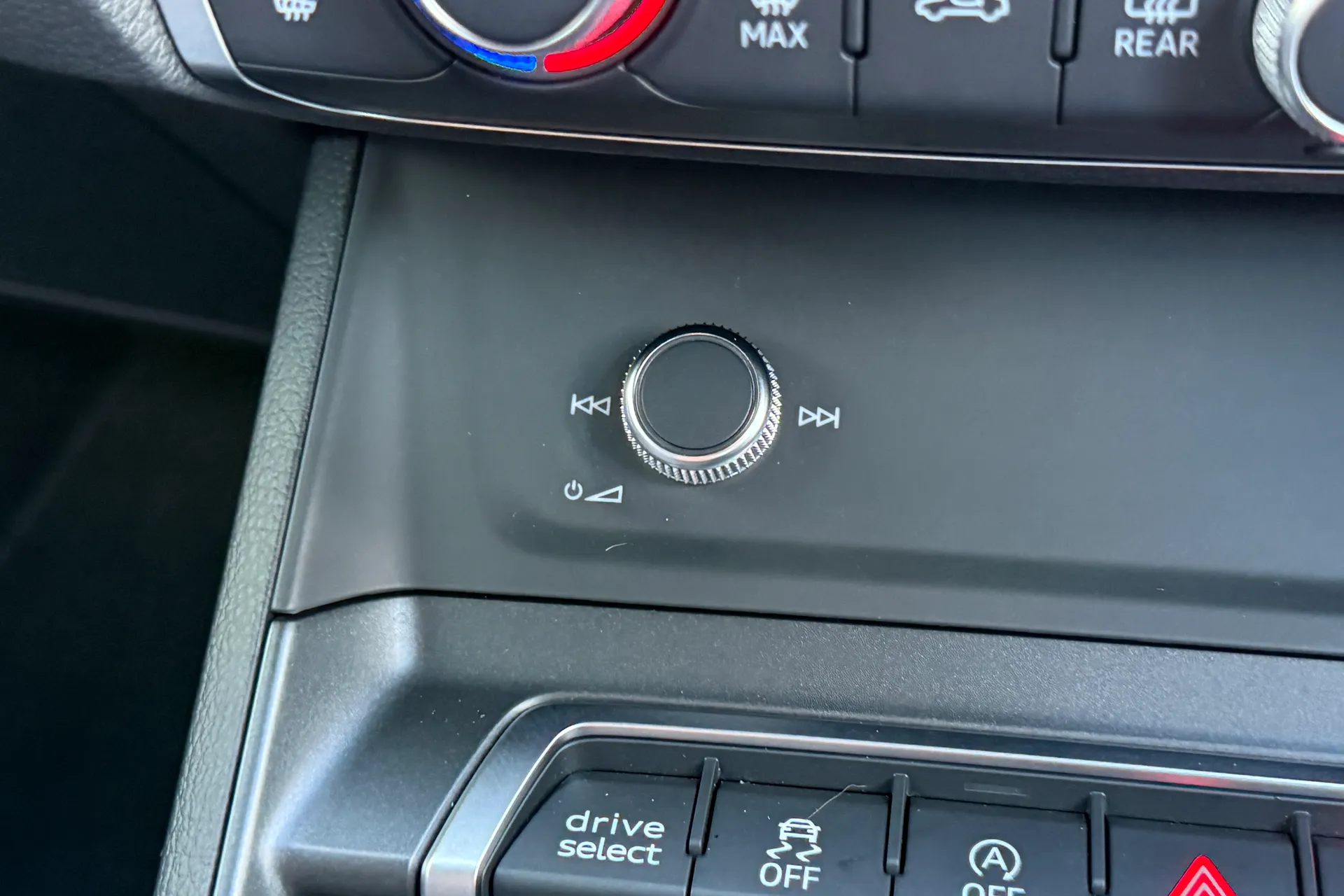 Audi Q3 thumbnail image number 15