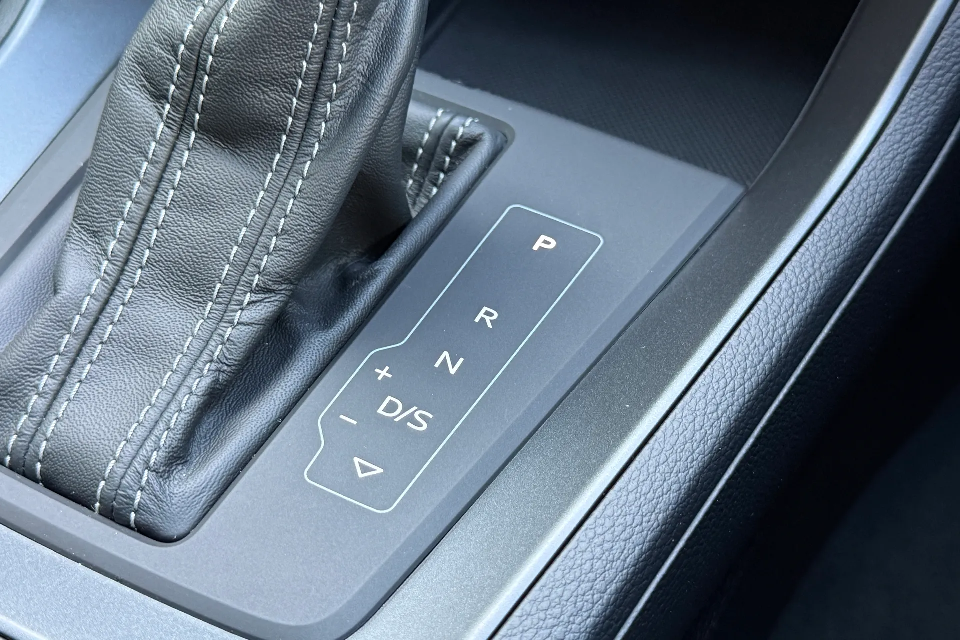 Audi Q3 thumbnail image number 20