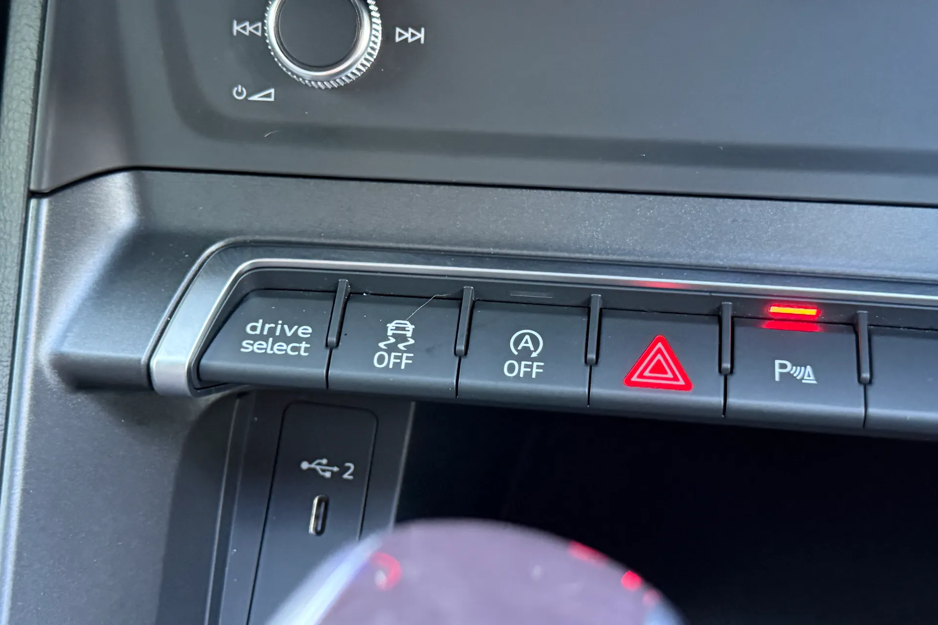 Audi Q3 thumbnail image number 16