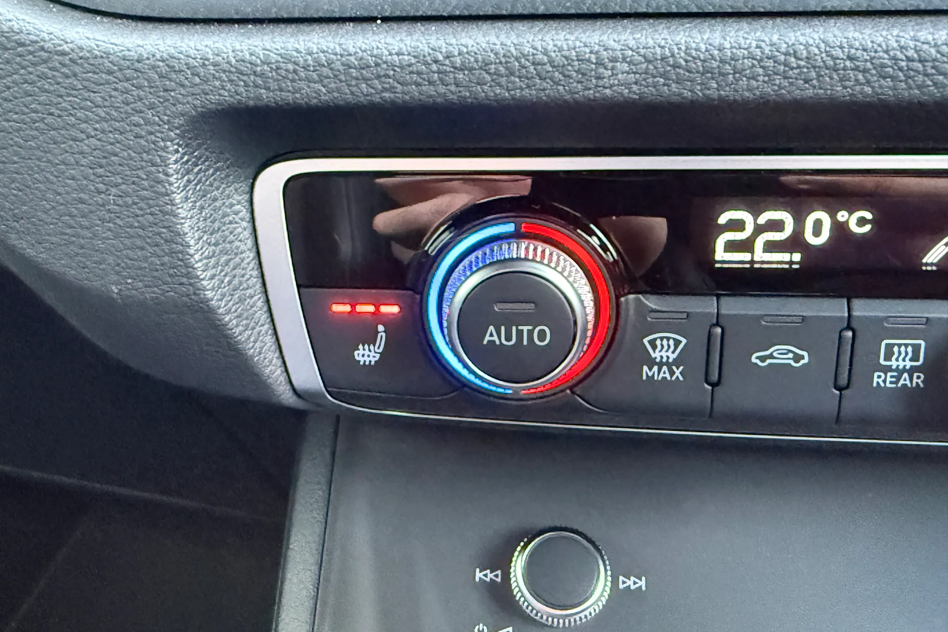 Audi Q3 thumbnail image number 6