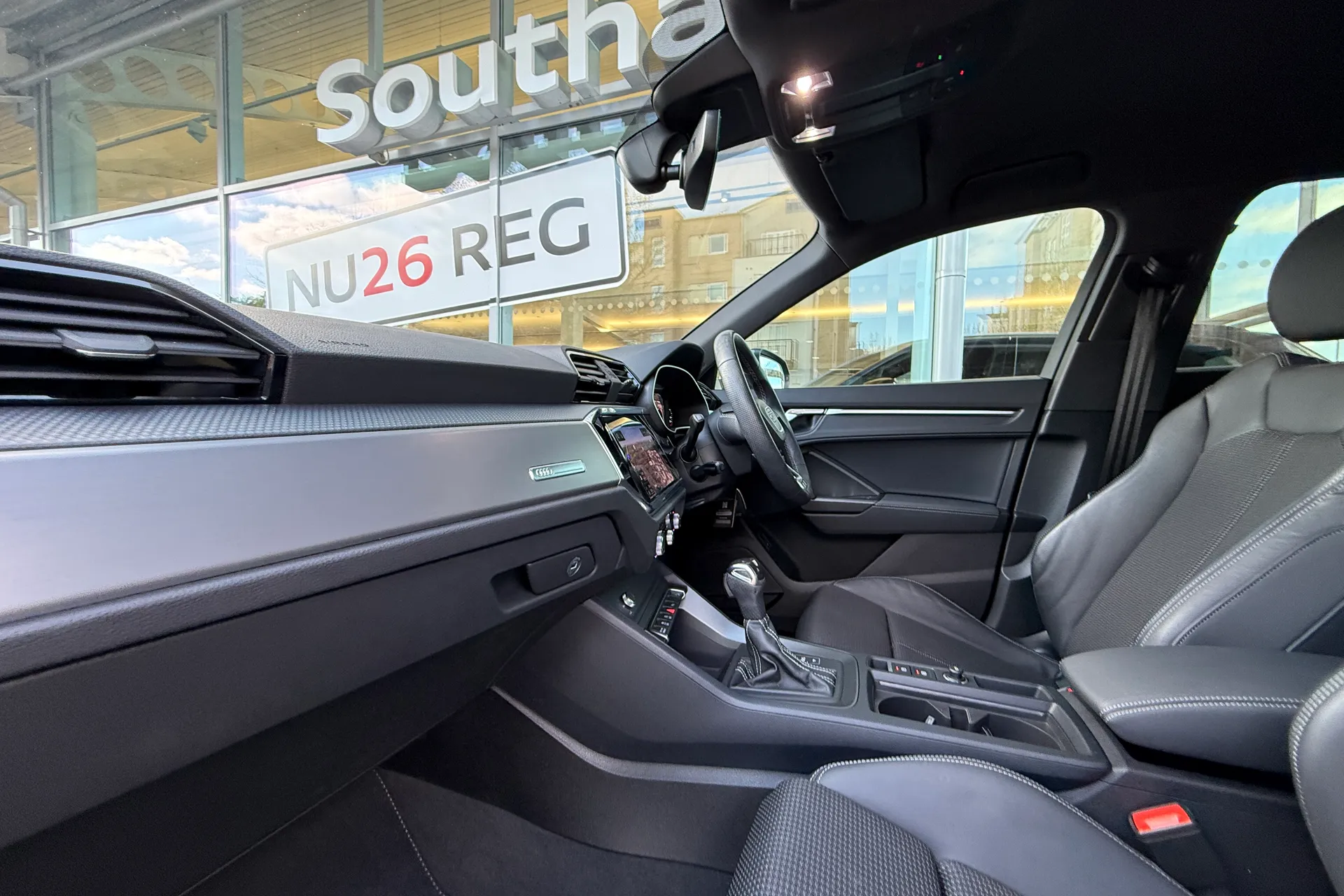 Audi Q3 thumbnail image number 8