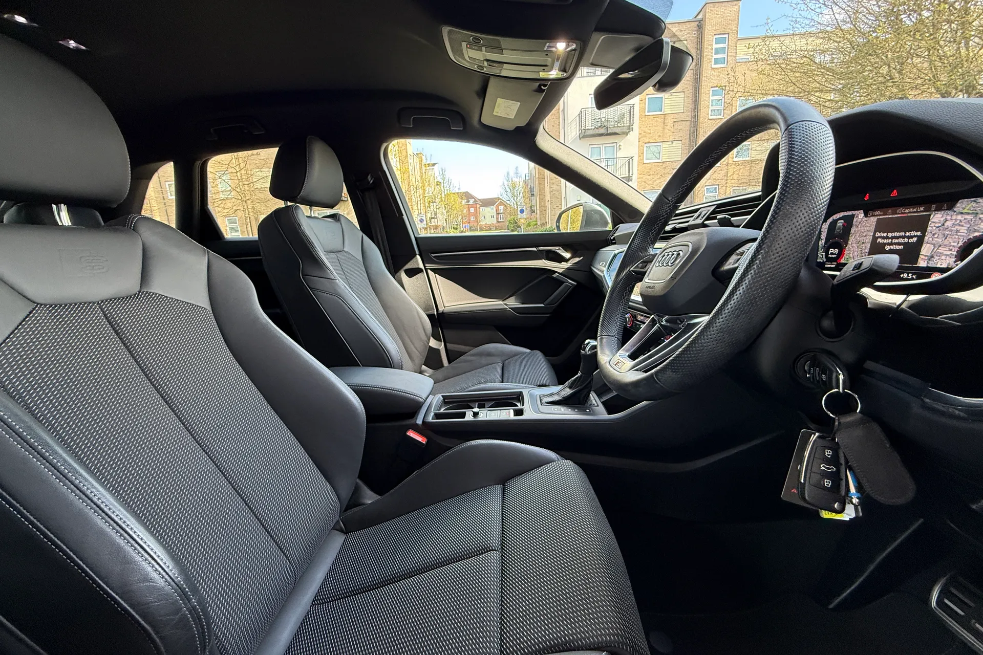 Audi Q3 thumbnail image number 32