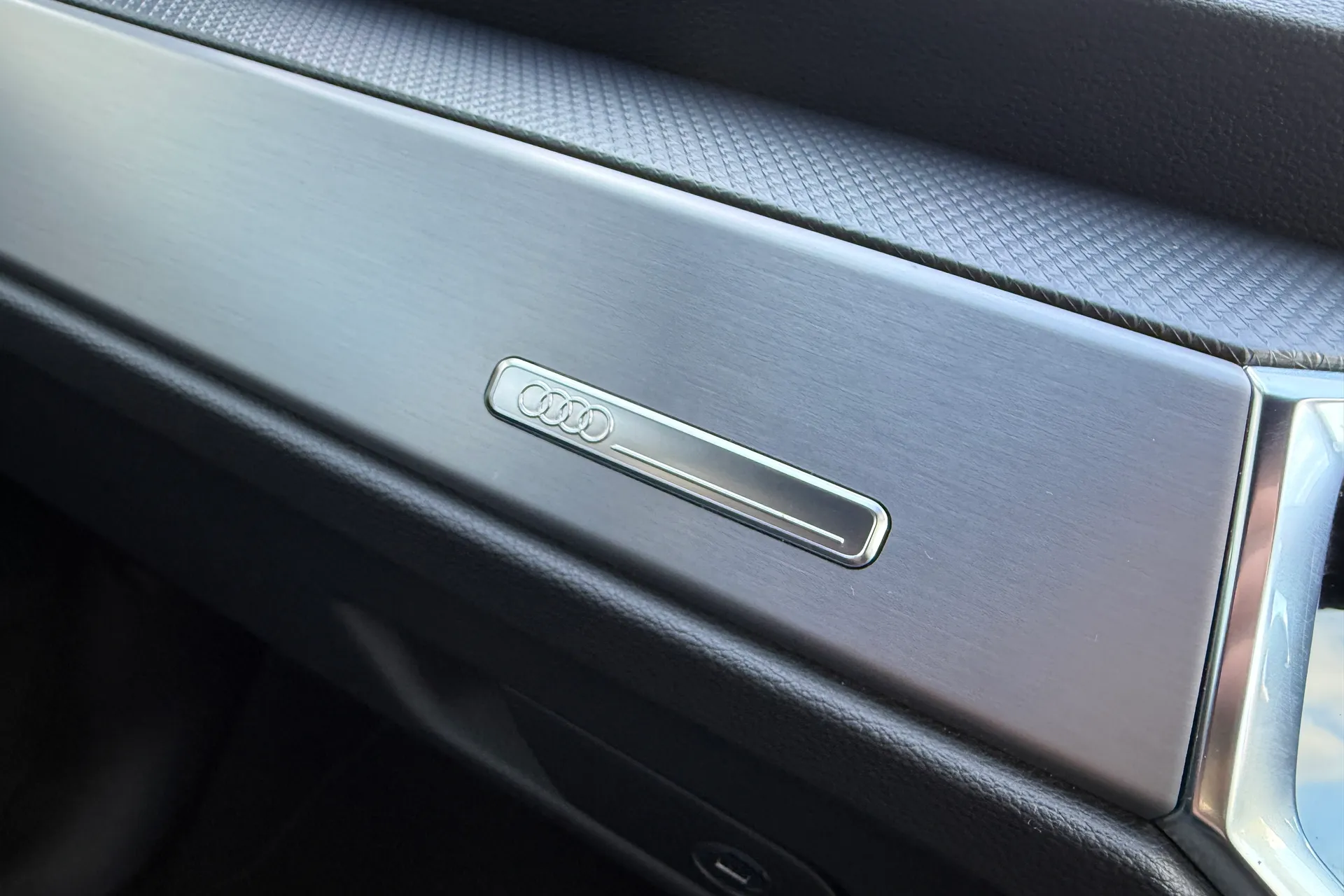 Audi Q3 thumbnail image number 24