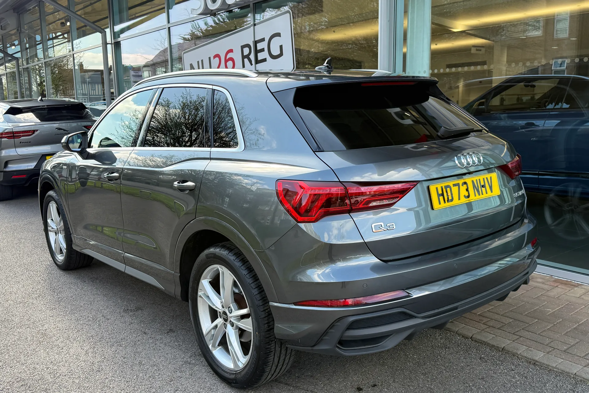 Audi Q3 thumbnail image number 9