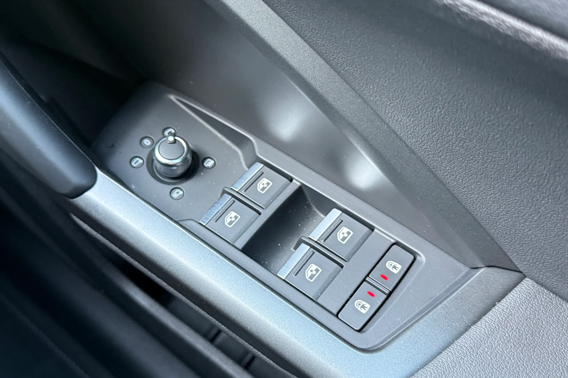 Audi Q3 thumbnail image number 28