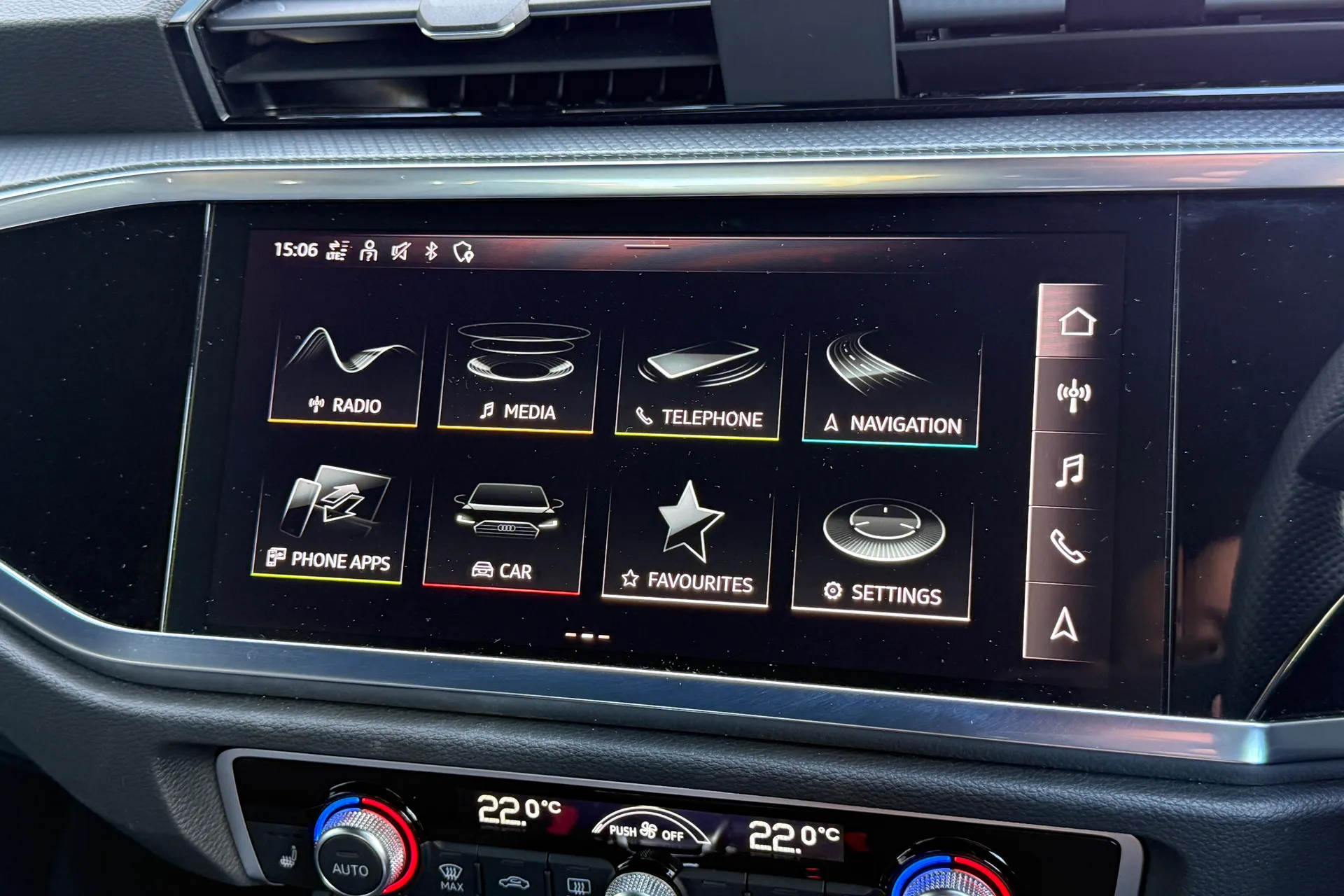 Audi Q3 thumbnail image number 12