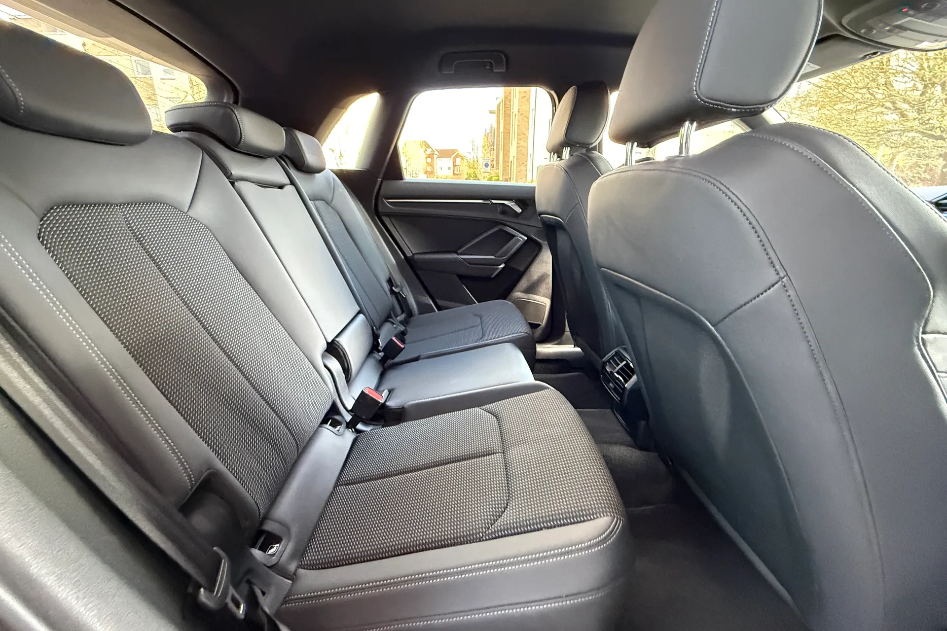 Audi Q3 thumbnail image number 39