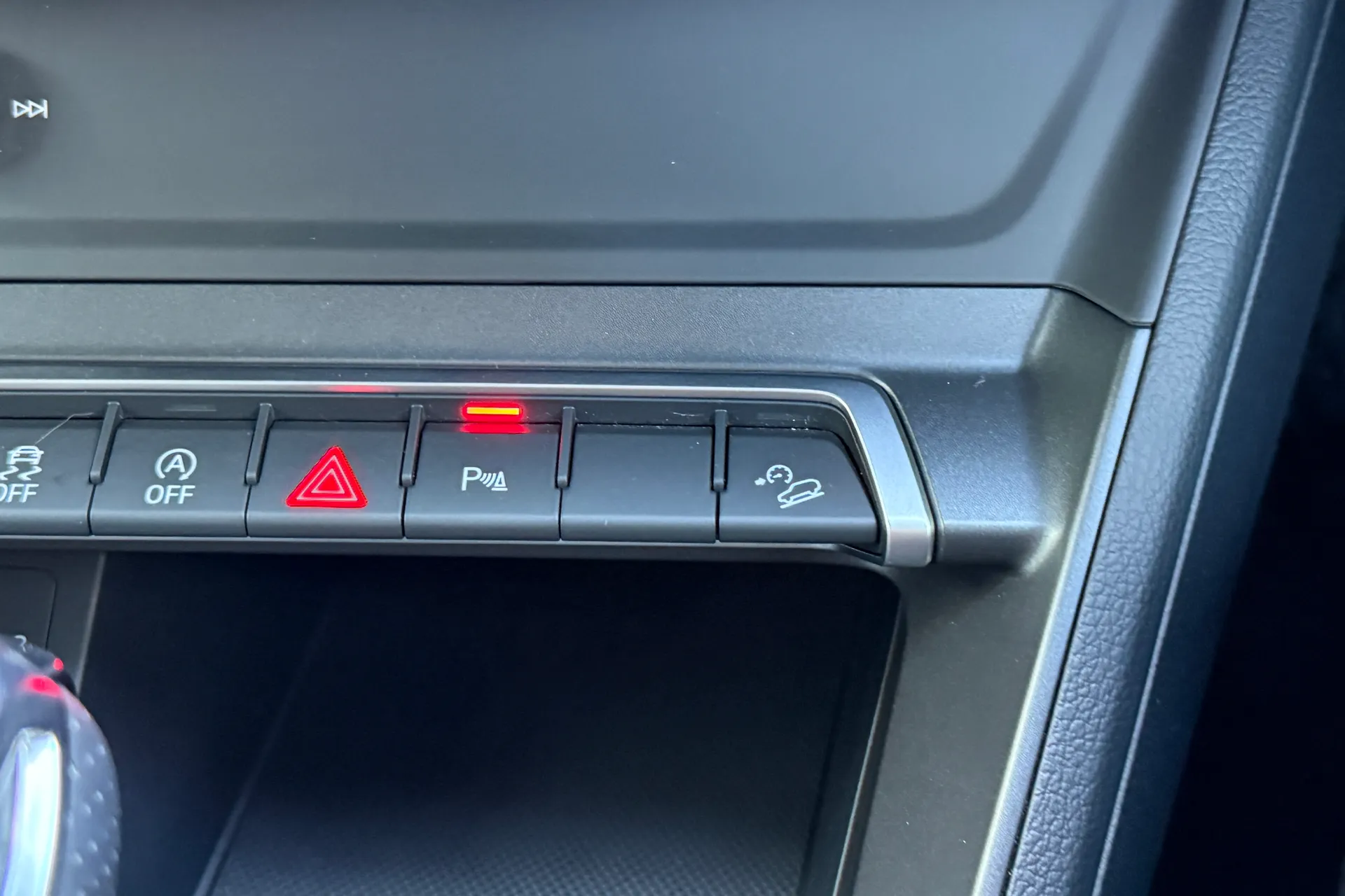 Audi Q3 thumbnail image number 17