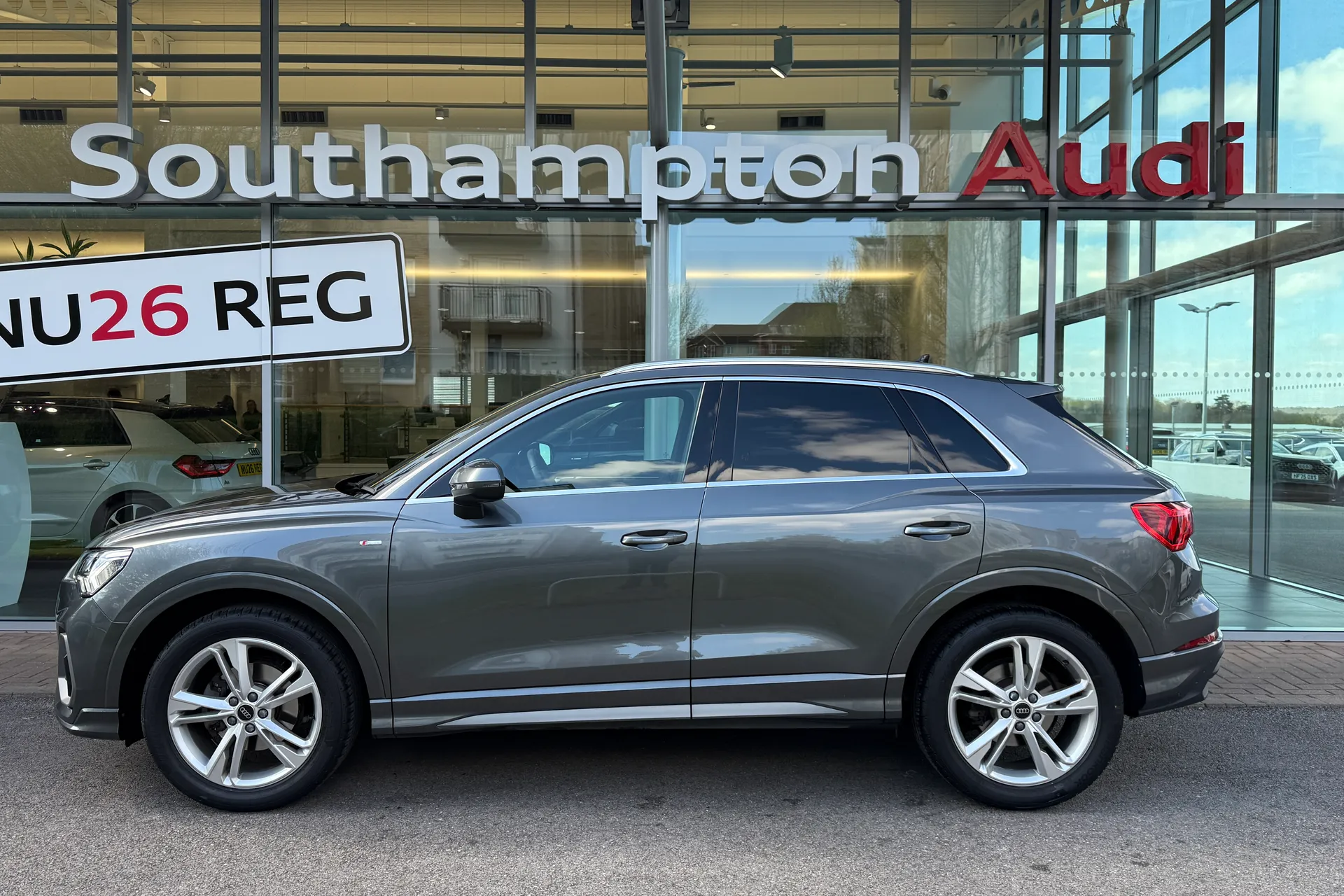Audi Q3 thumbnail image number 52